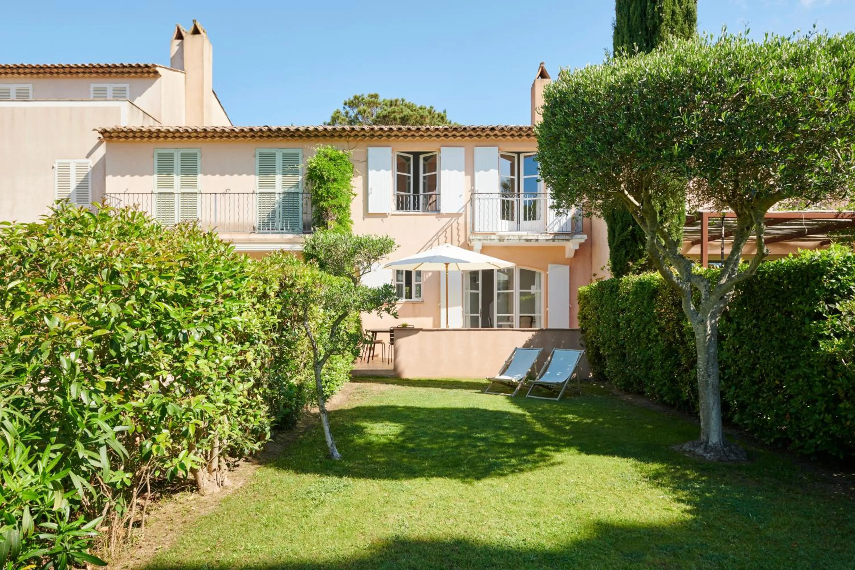 Garden view in Saint-Tropez Golf Residences