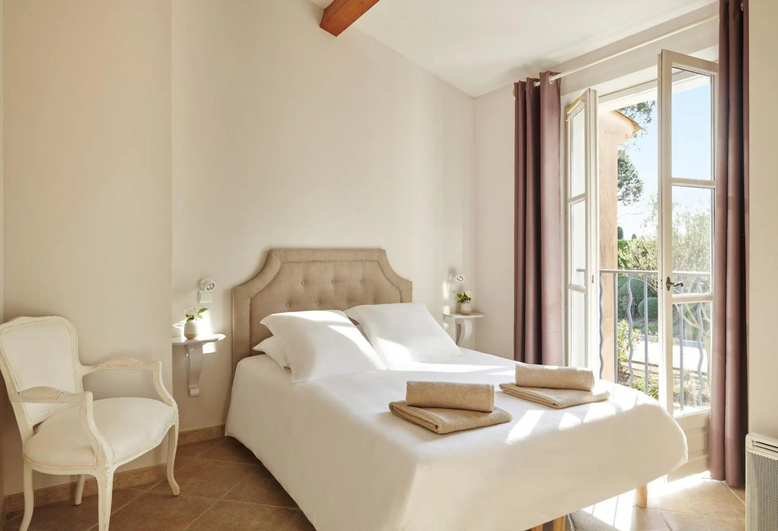 Bed in Saint-Tropez Golf Residences