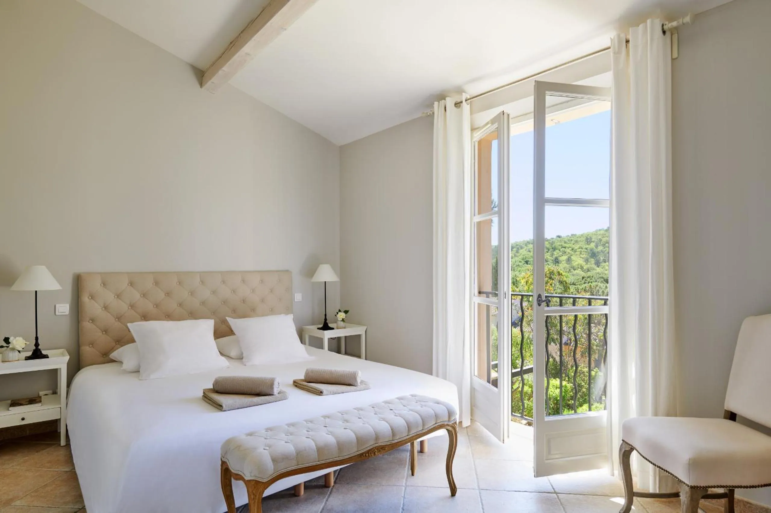 Bed in Saint-Tropez Golf Residences