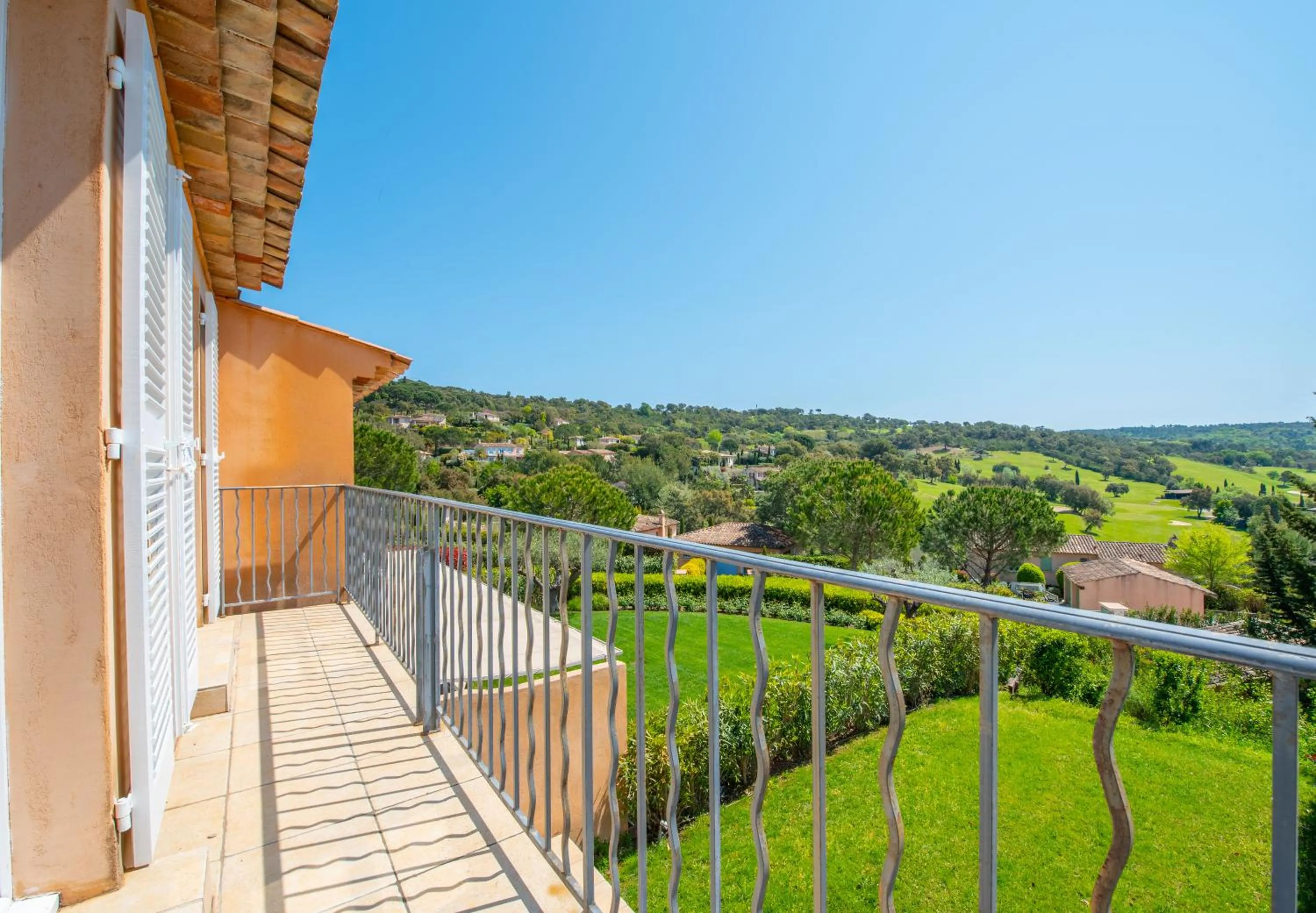 Garden view in Saint-Tropez Golf Residences