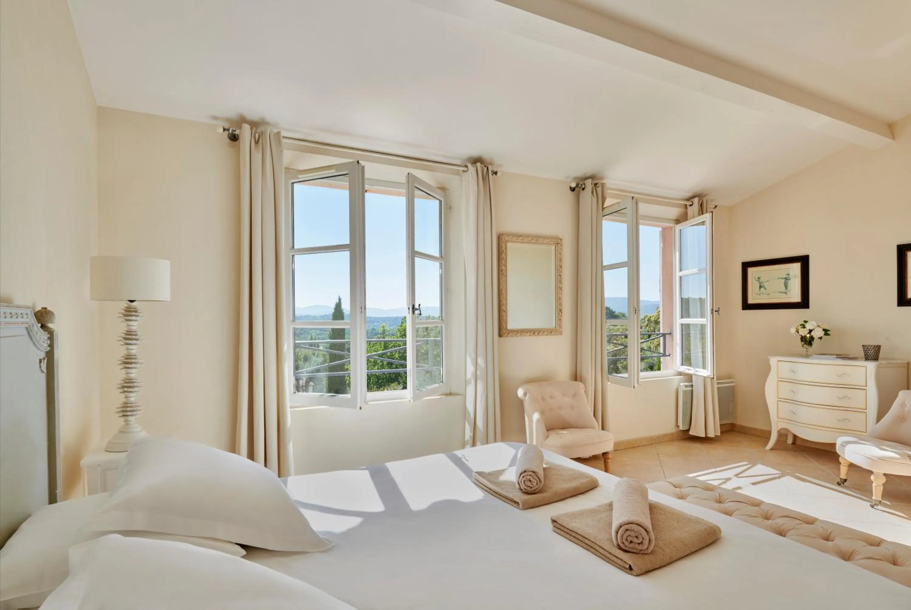 Garden view, Bed in Saint-Tropez Golf Residences