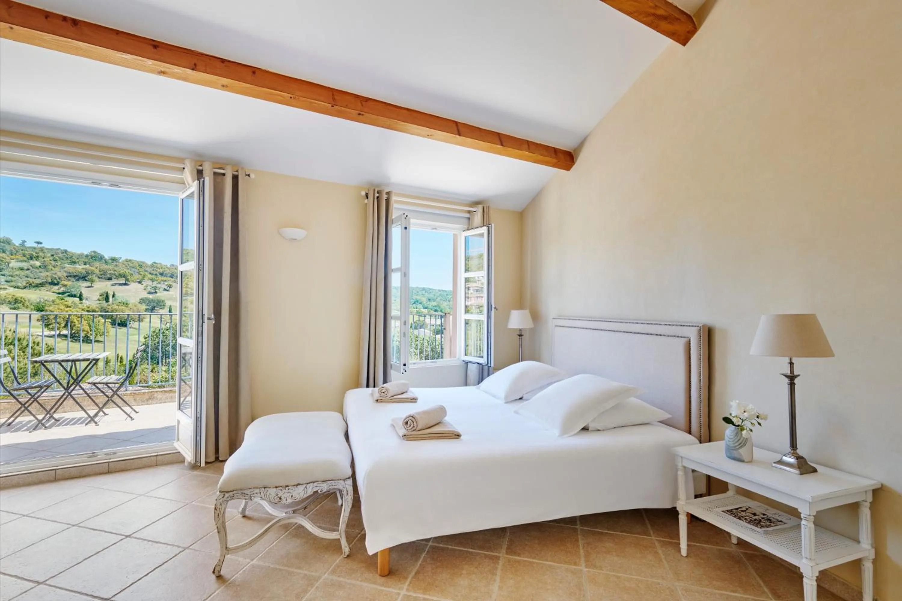 Bedroom, Bed in Saint-Tropez Golf Residences