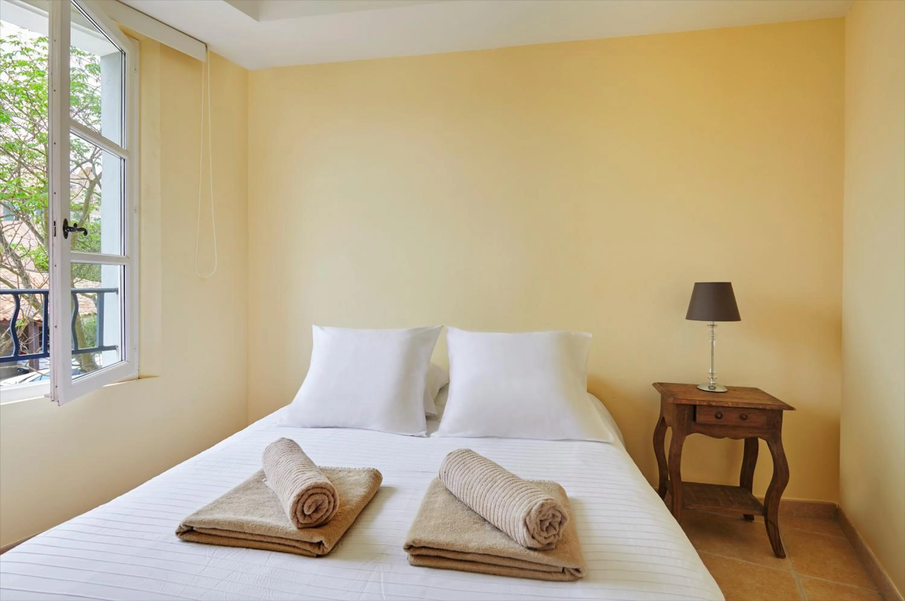 Bedroom, Bed in Saint-Tropez Golf Residences