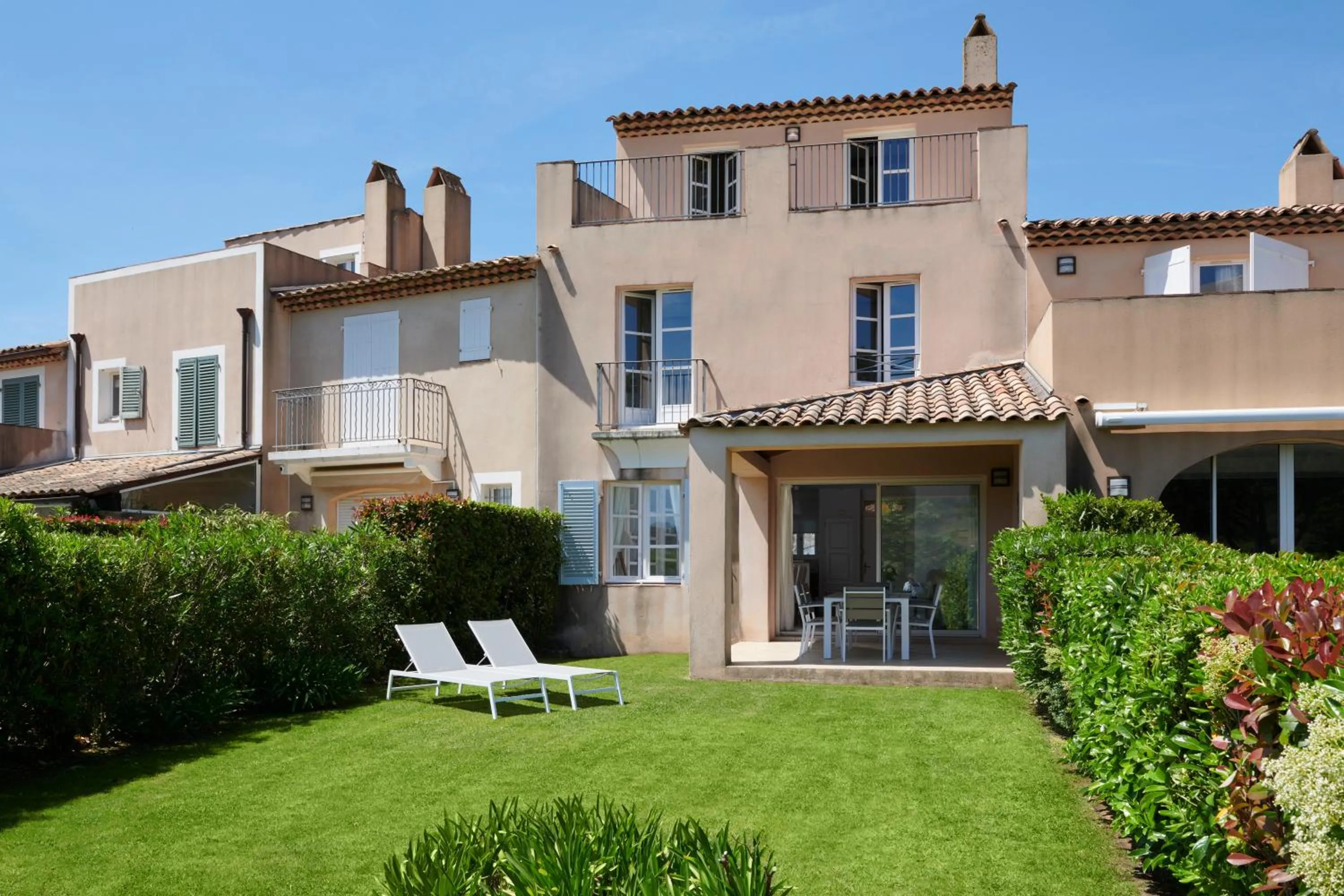 Garden in Saint-Tropez Golf Residences