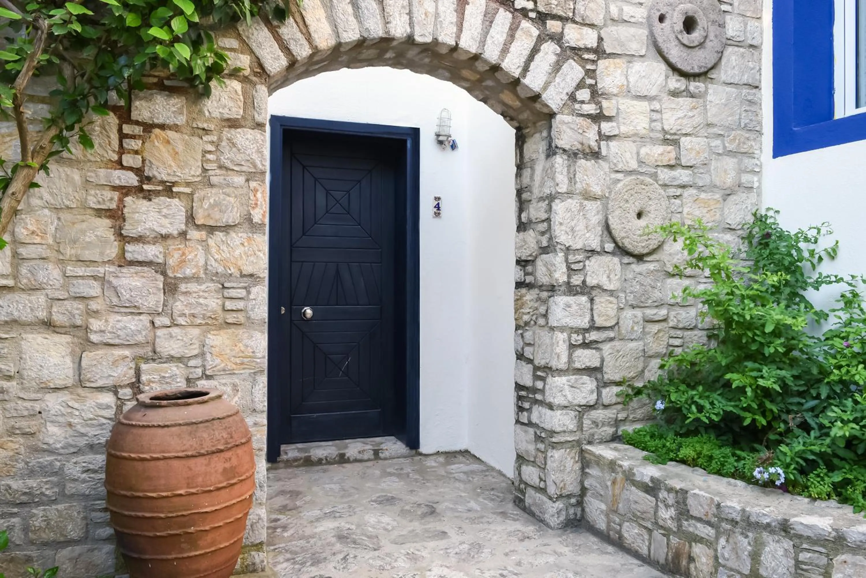 Facade/entrance in Marphe Hotel