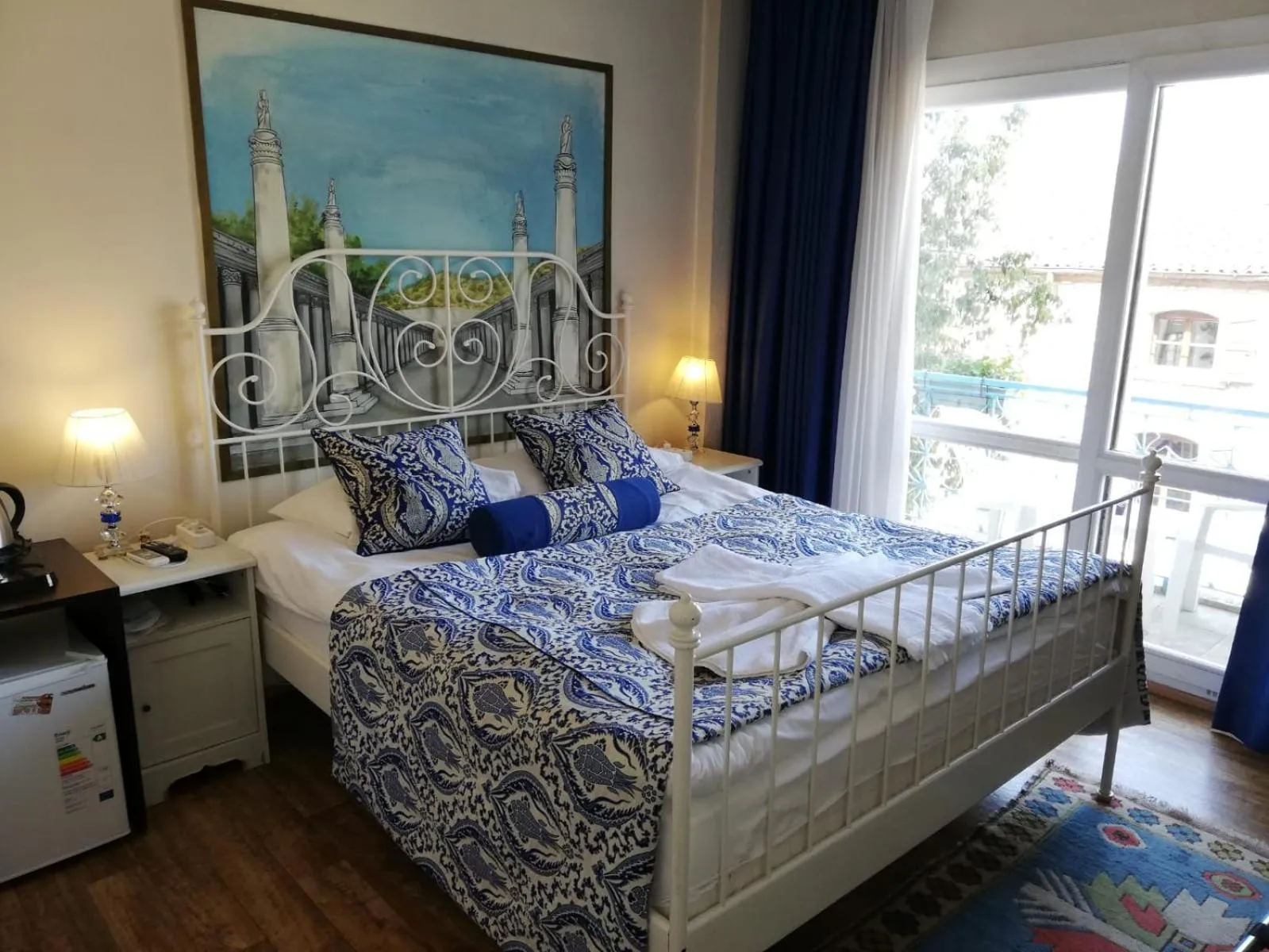 Photo of the whole room, Bed in Urkmez Hotel