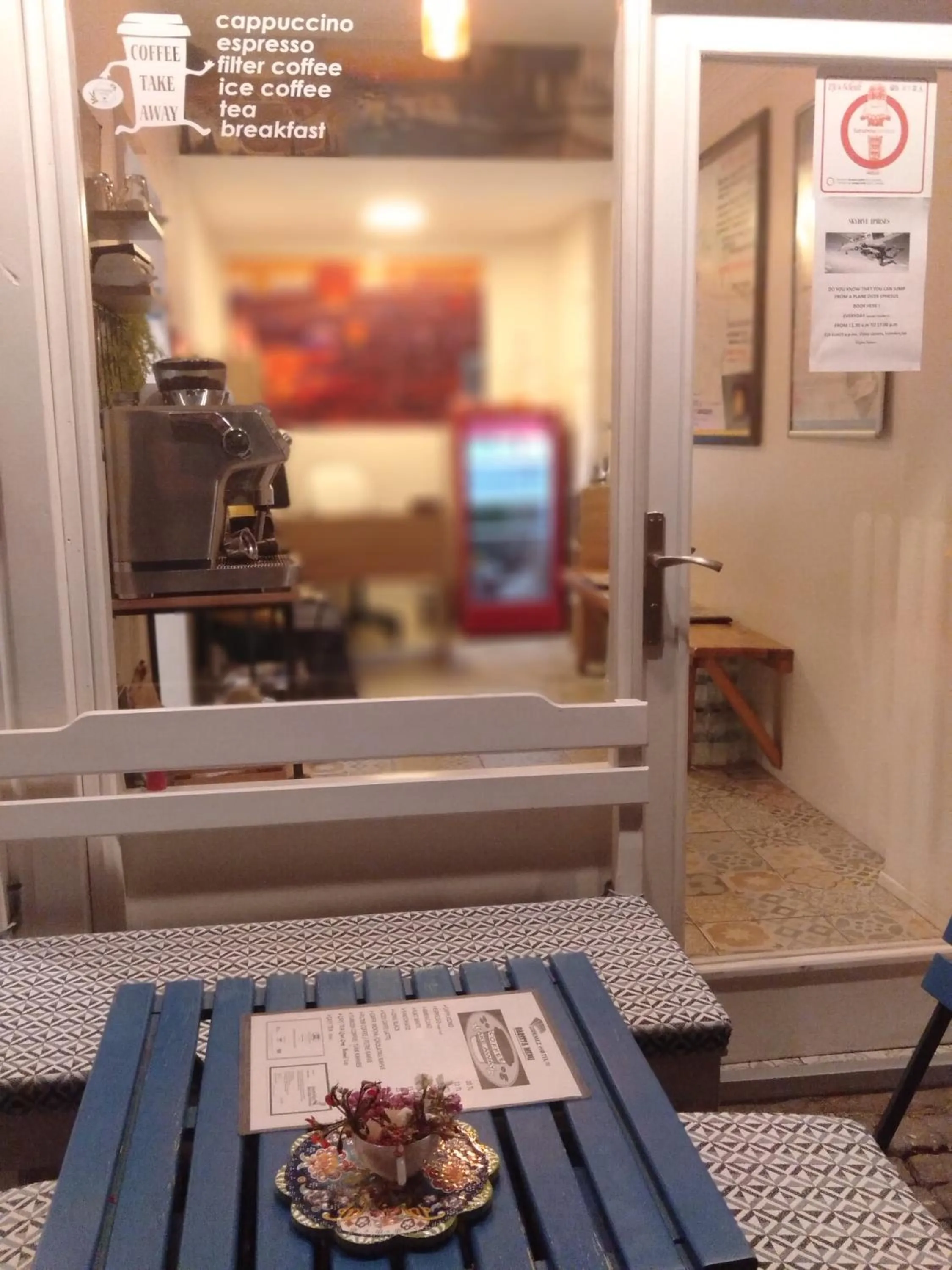 Coffee/tea facilities in Urkmez Hotel