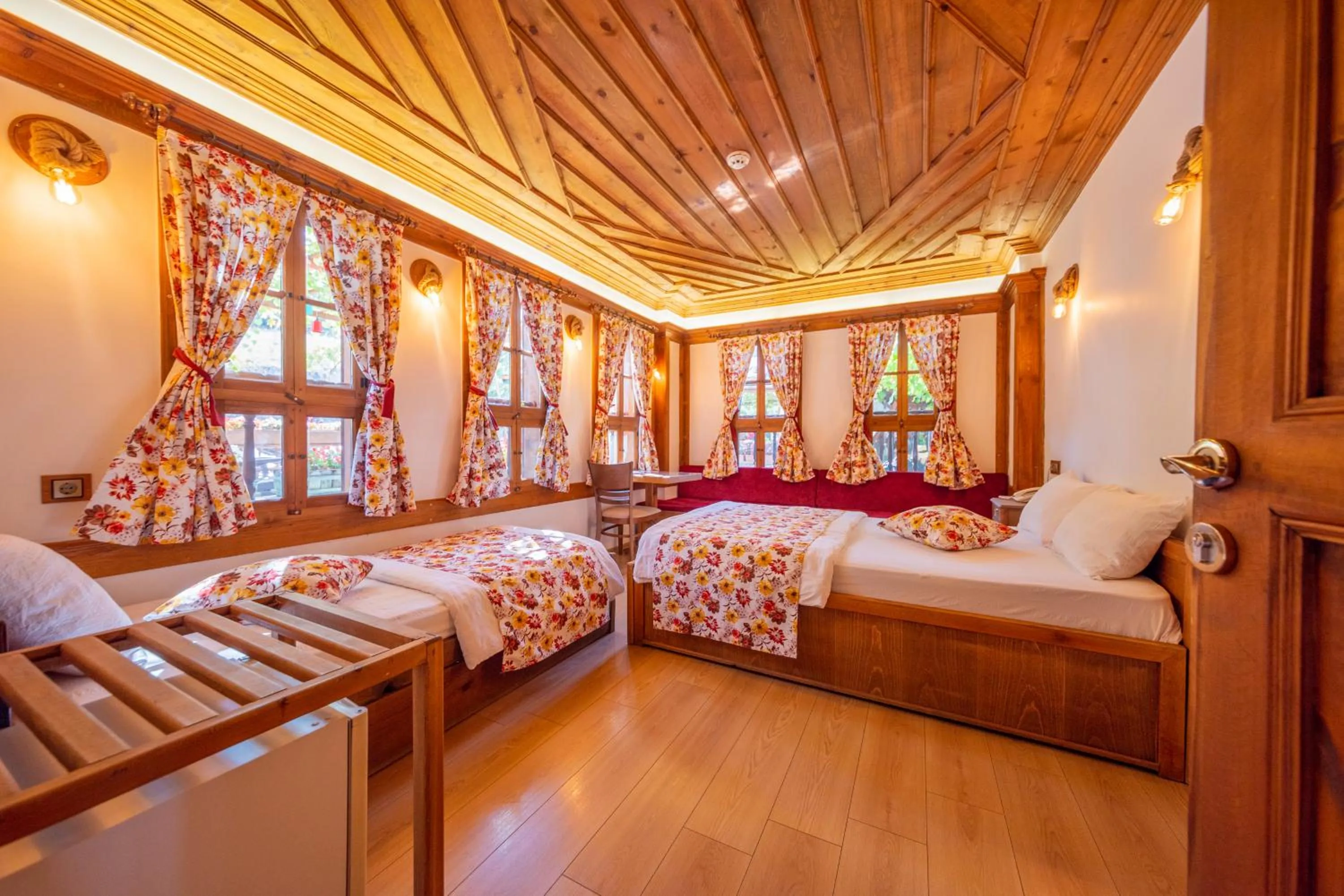 Photo of the whole room, Bed in Cesmeli Konak Garden