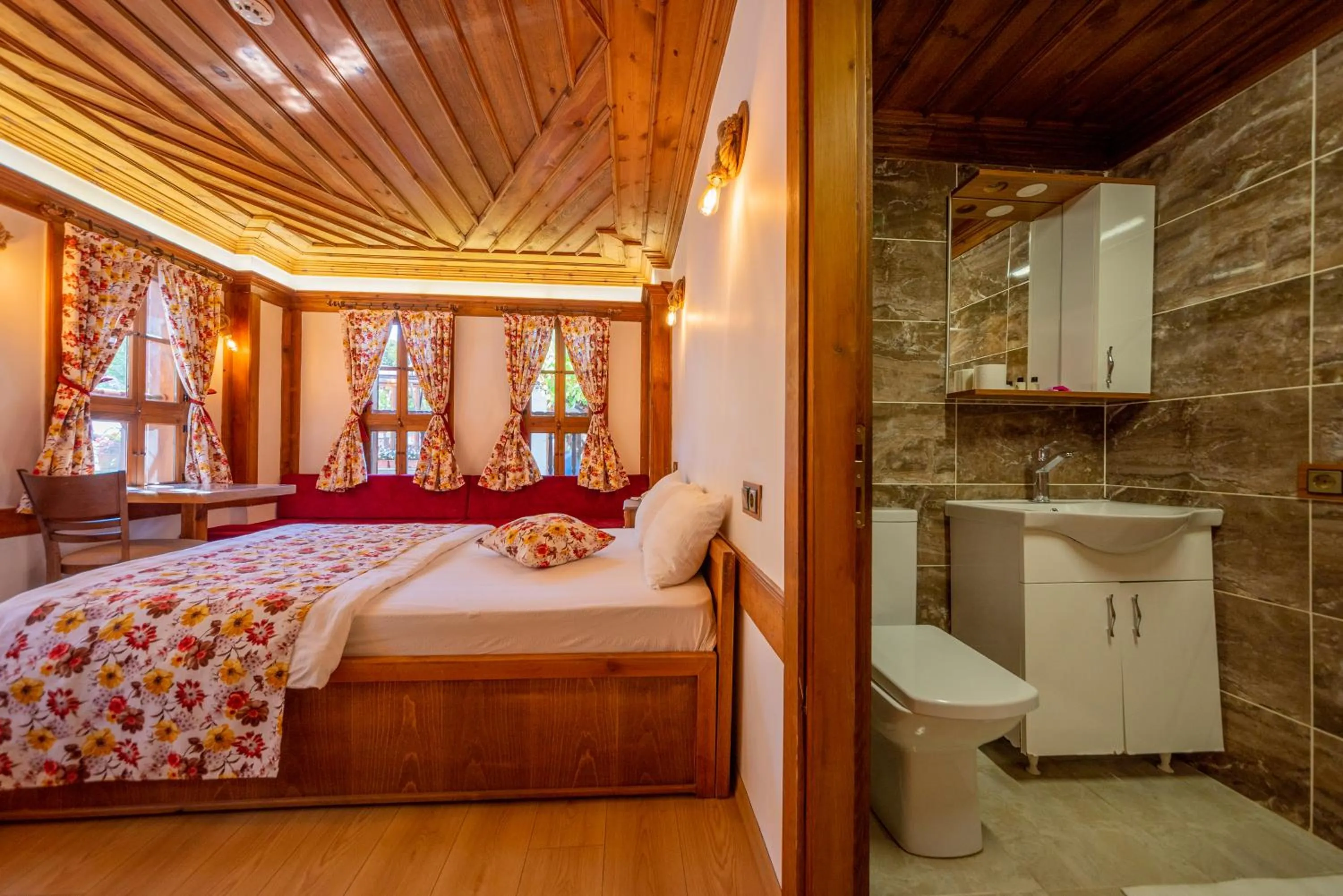 Photo of the whole room, Bed in Cesmeli Konak Garden