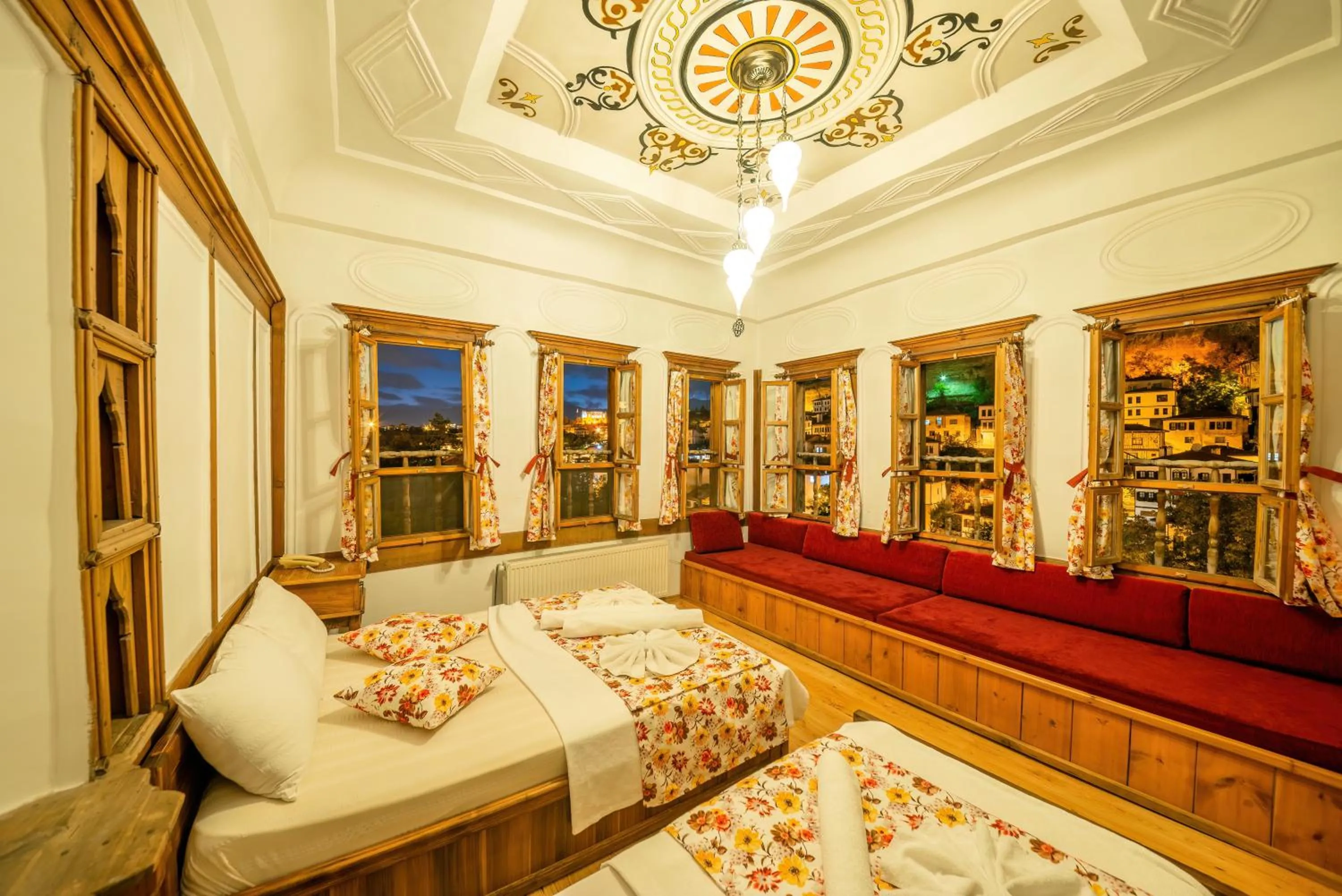 Photo of the whole room, Bed in Cesmeli Konak Garden