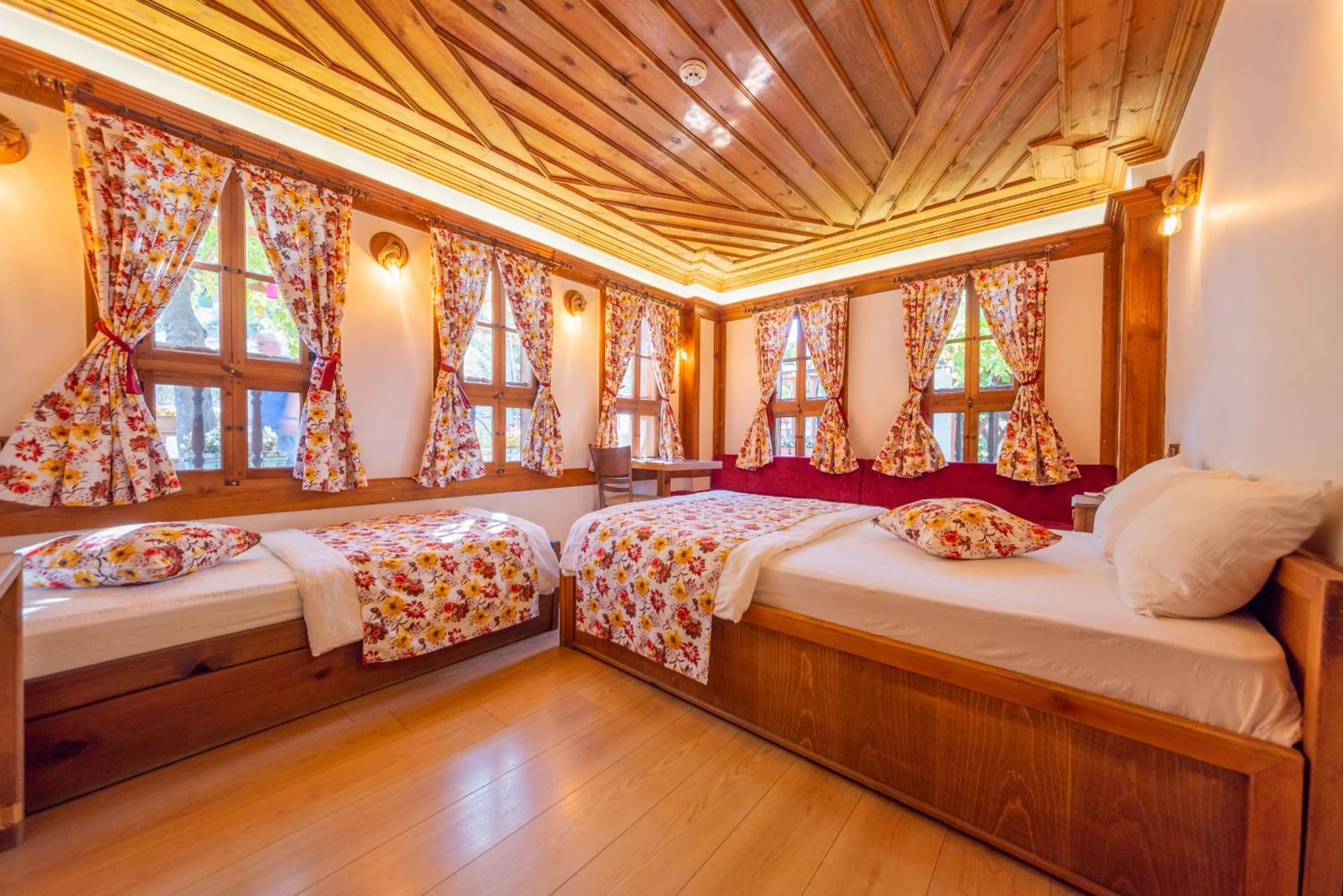Photo of the whole room, Bed in Cesmeli Konak Garden
