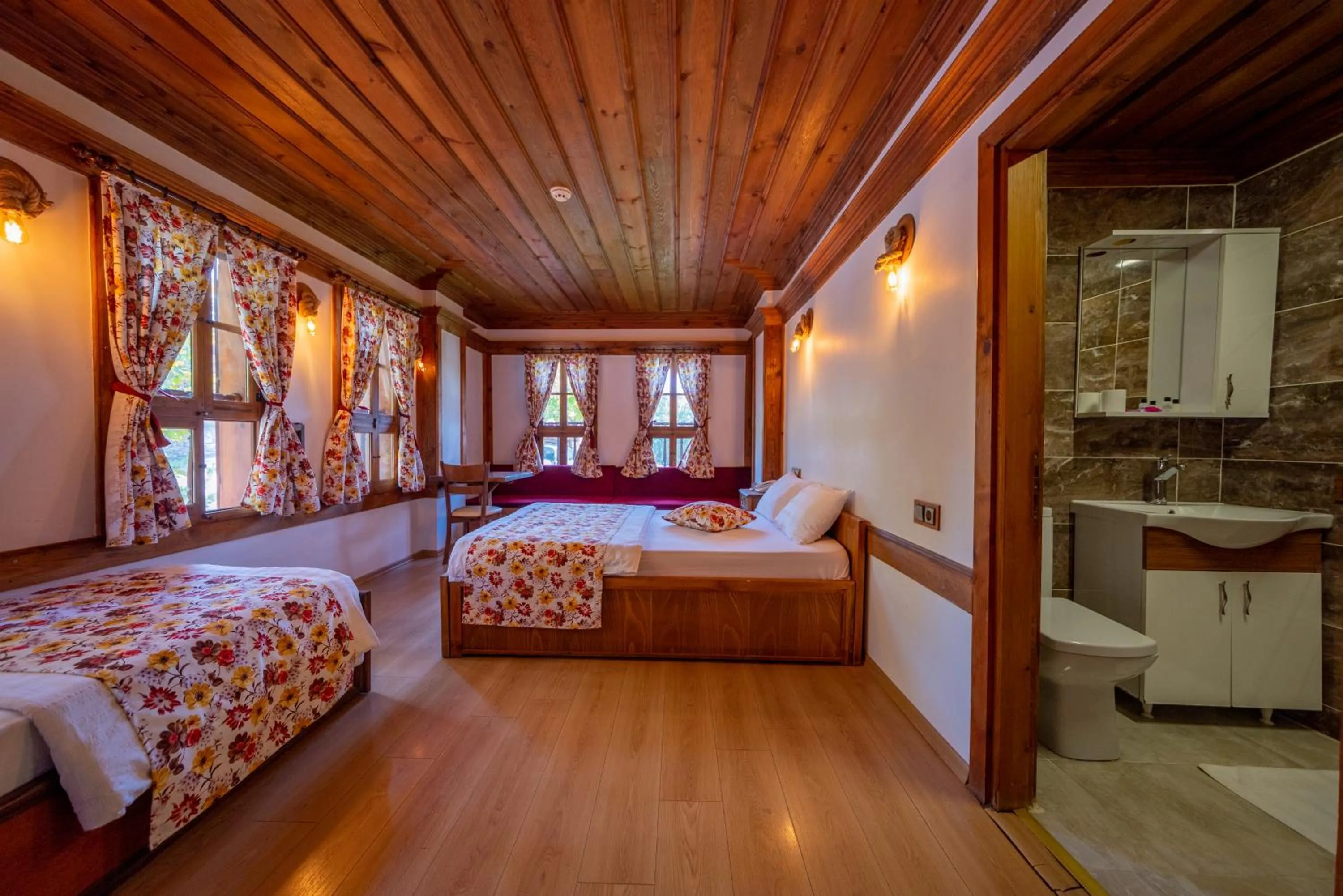 Photo of the whole room, Bed in Cesmeli Konak Garden
