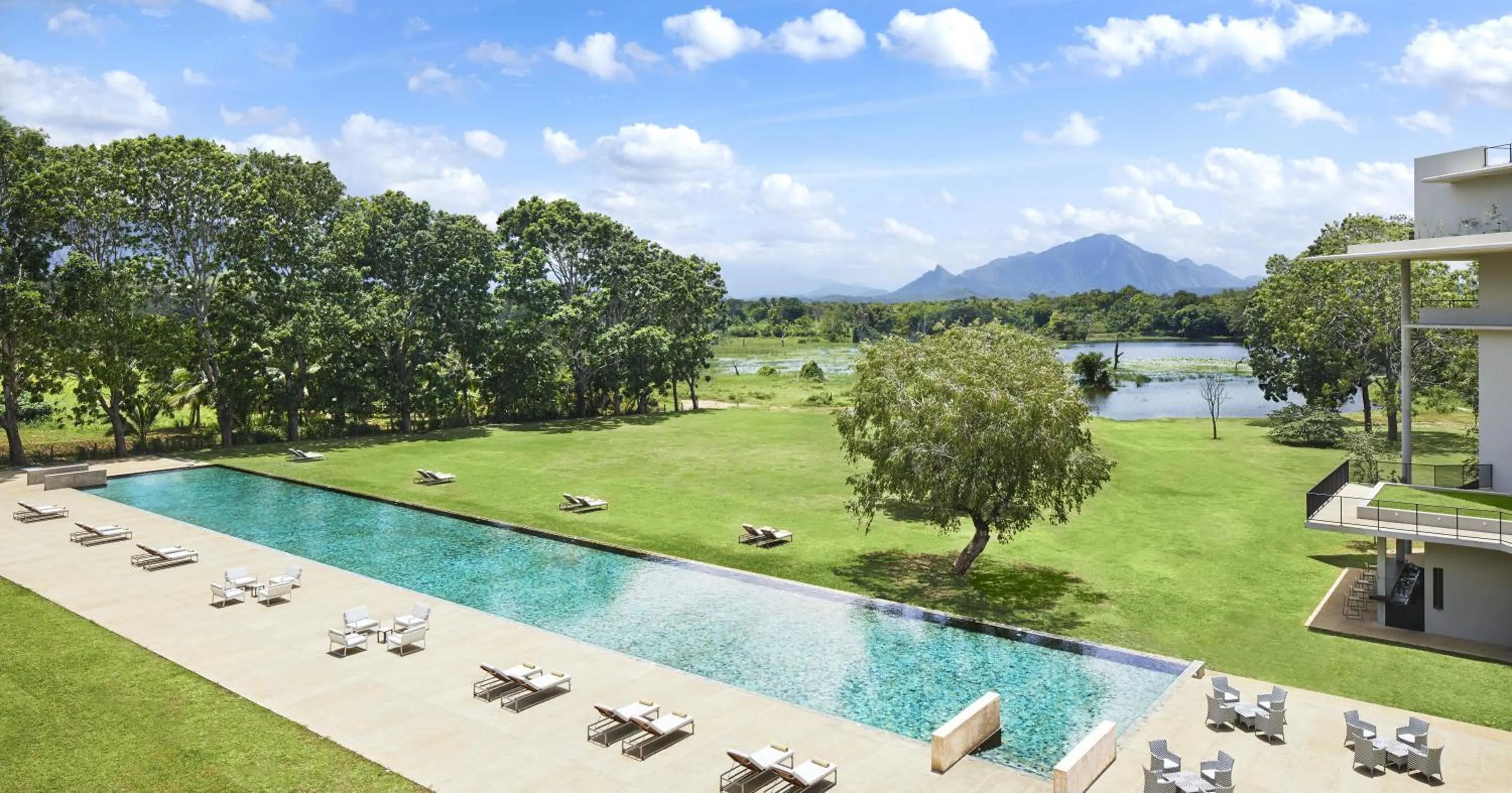 Swimming pool in Jetwing Lake