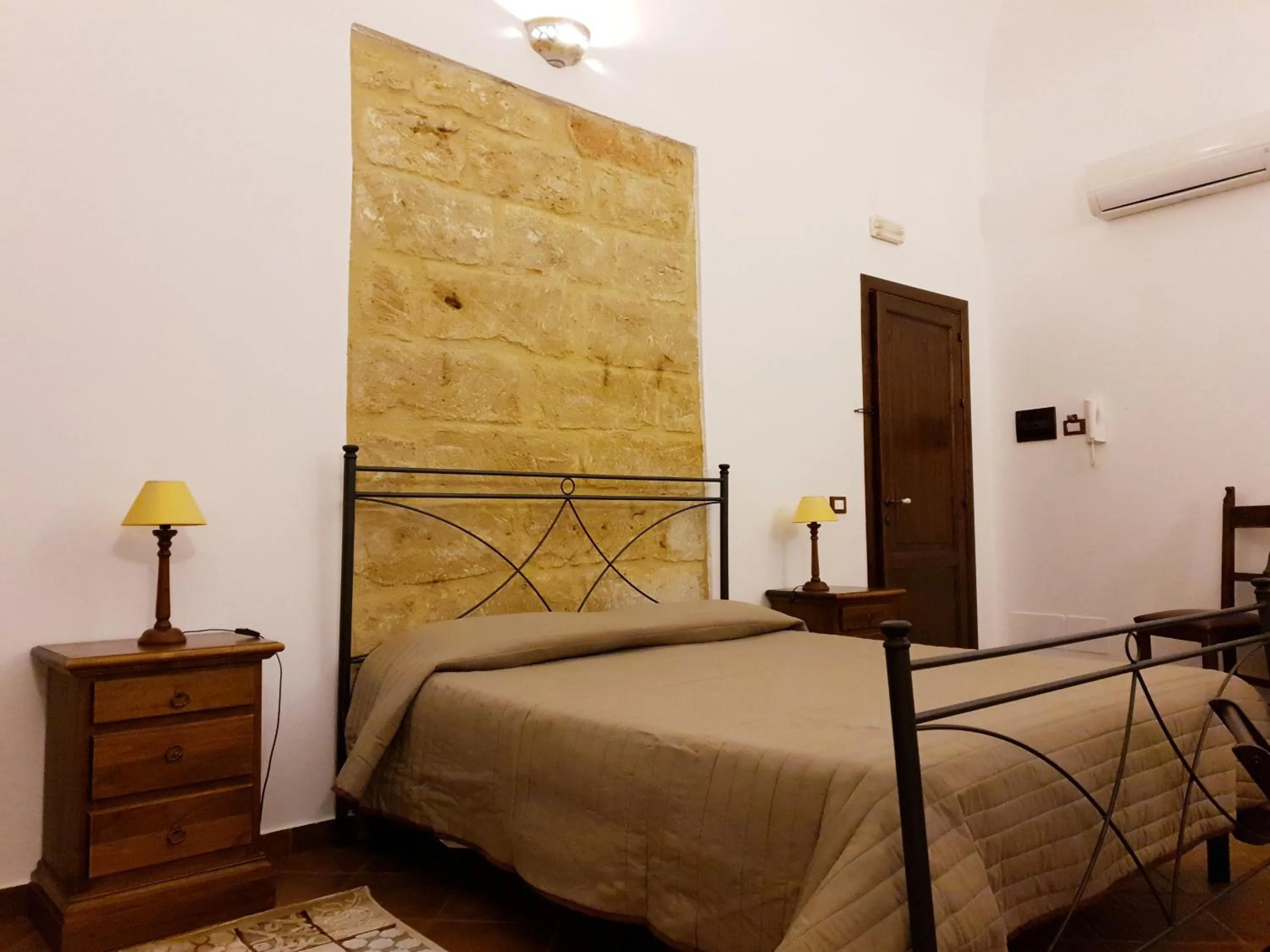 Photo of the whole room, Bed in B&B Cinisi Vacanze