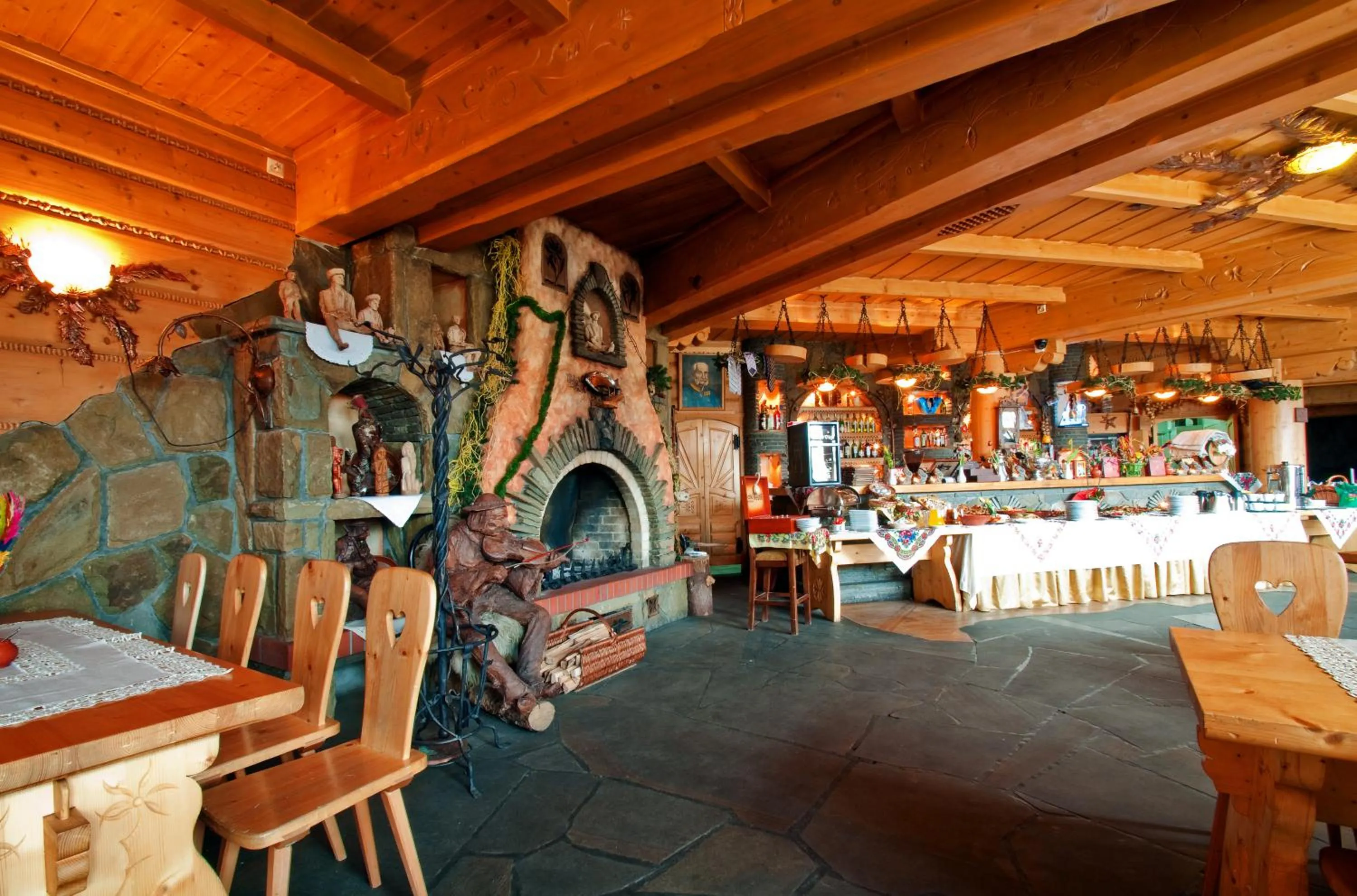 Restaurant/places to eat in Skalny Dworek