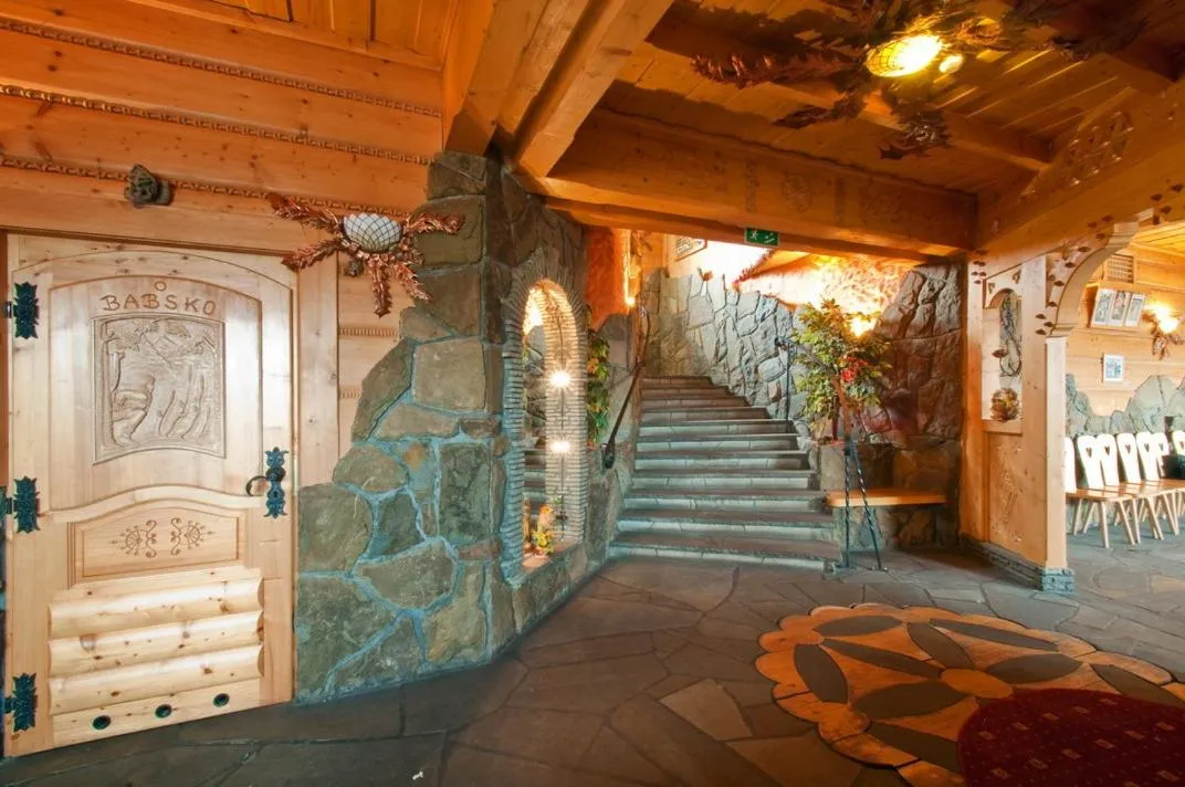 Restaurant/places to eat in Skalny Dworek