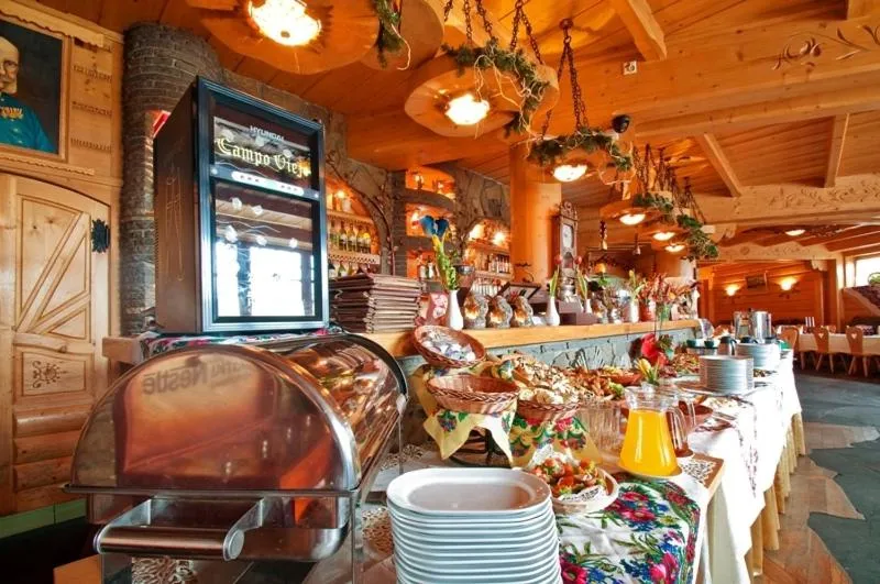 Restaurant/places to eat in Skalny Dworek