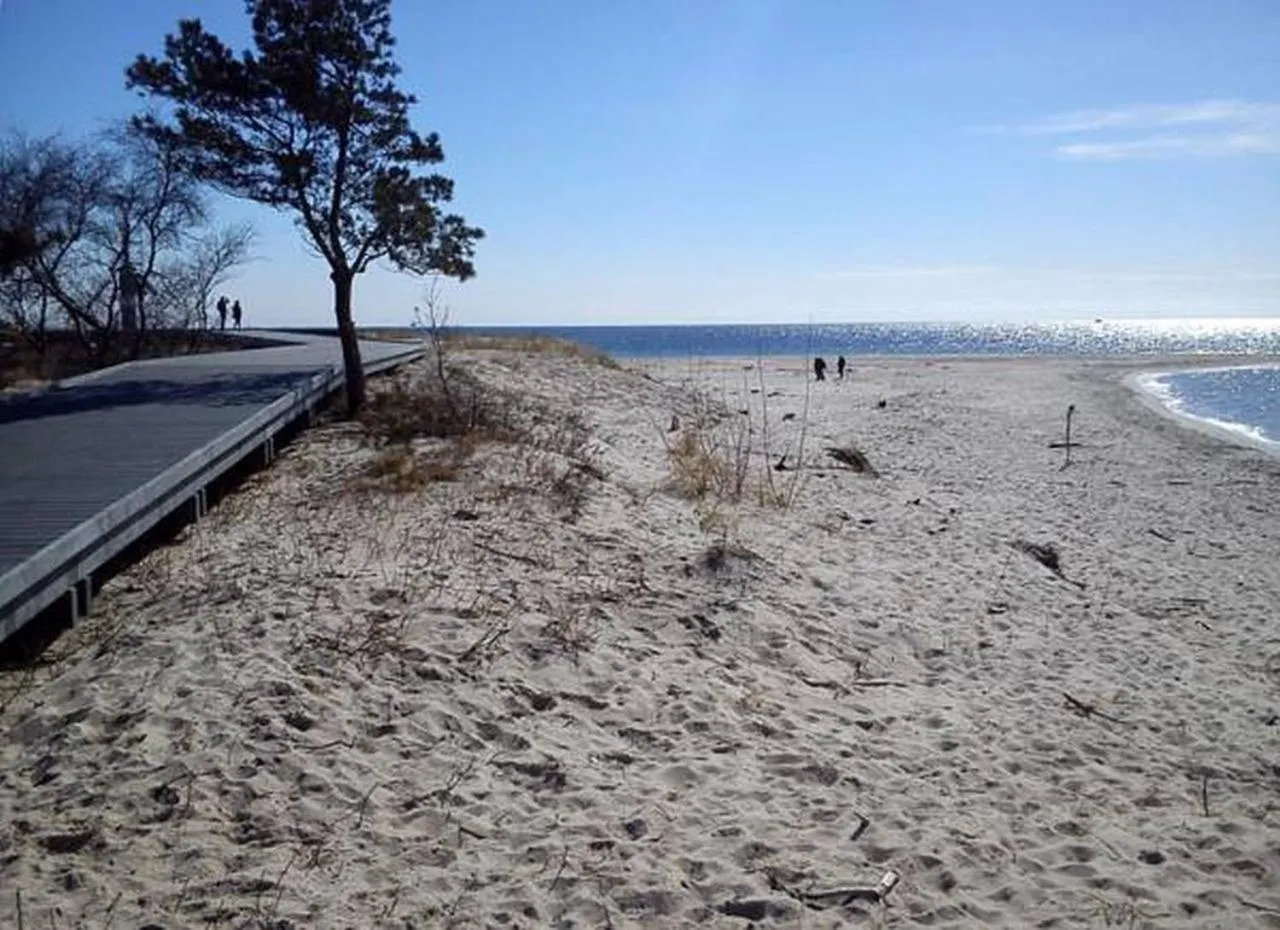 Nearby landmark in Halo Hel