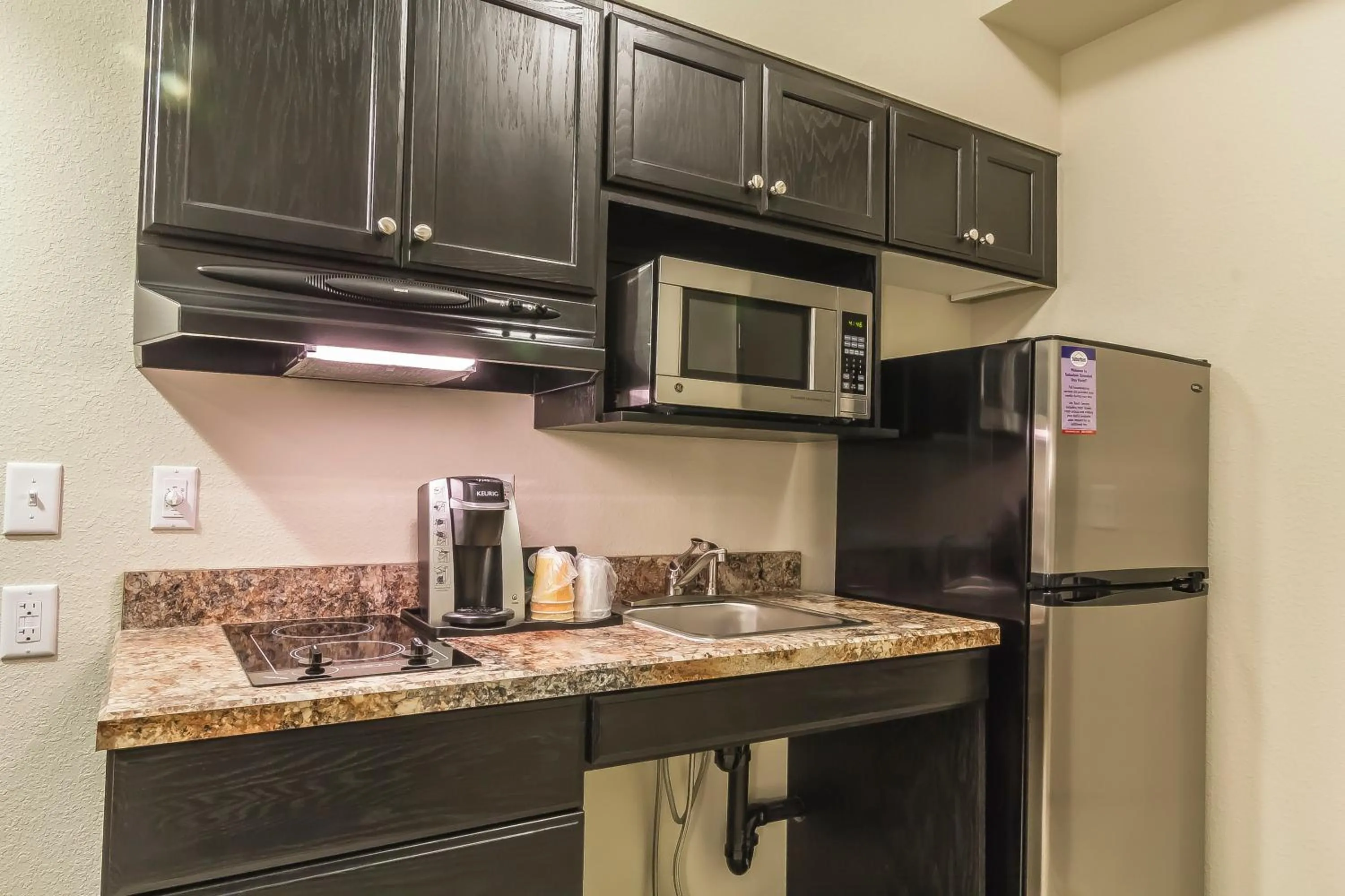 Kitchen or kitchenette in Quality Inn & Suites