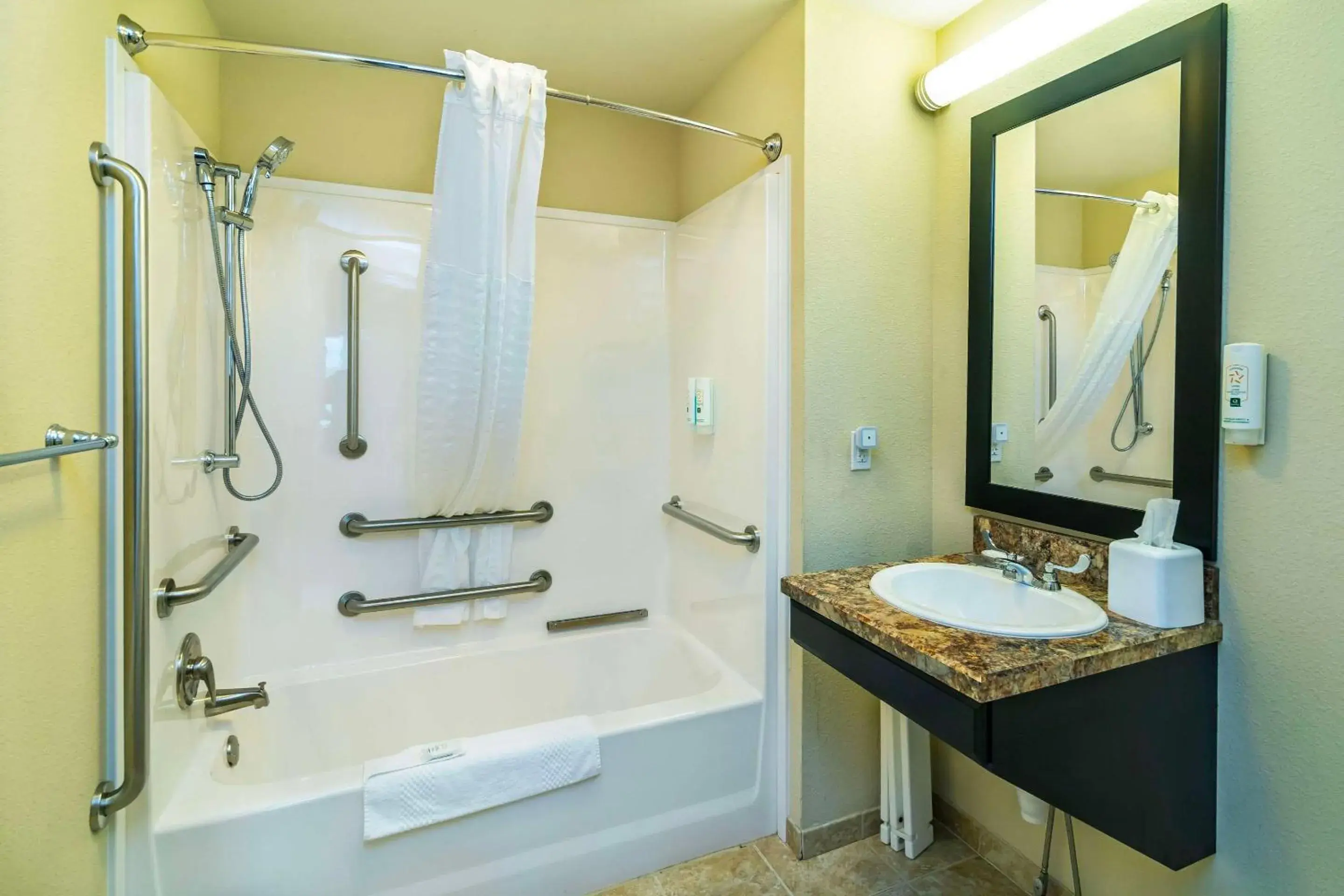 Bedroom in Quality Inn & Suites Bedroom in Quality Inn & Suites