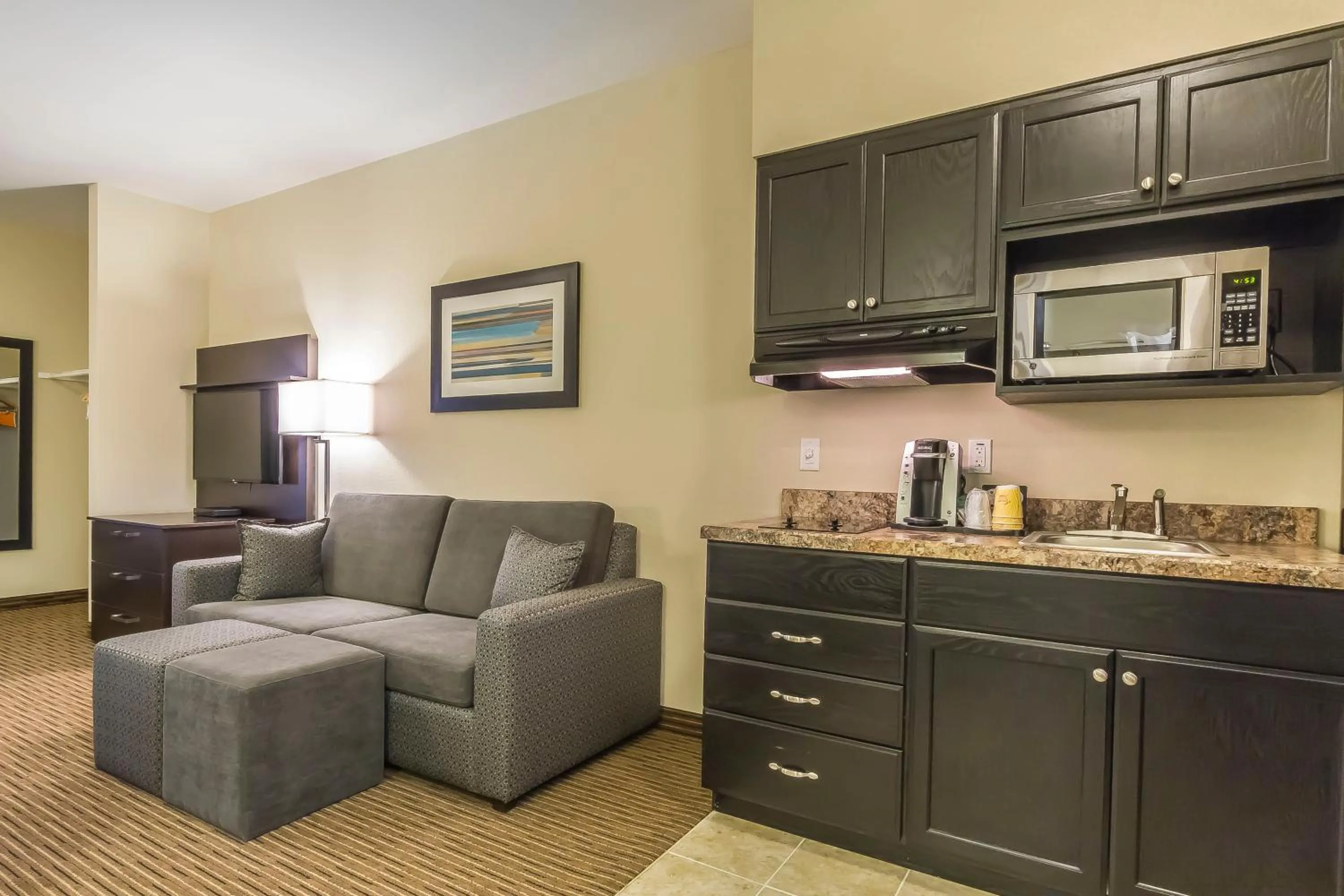Kitchen or kitchenette in Quality Inn & Suites