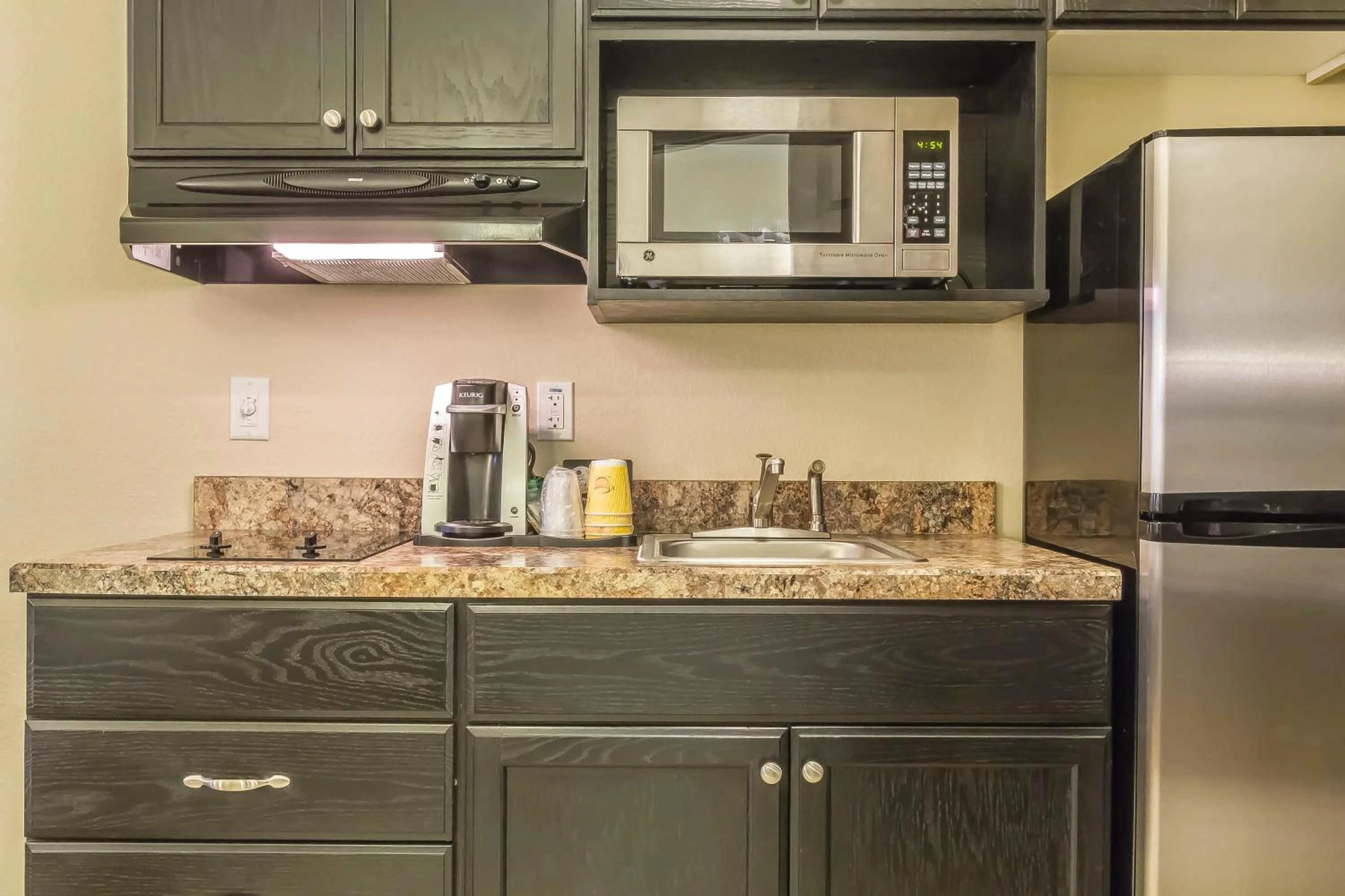 Kitchen or kitchenette in Quality Inn & Suites