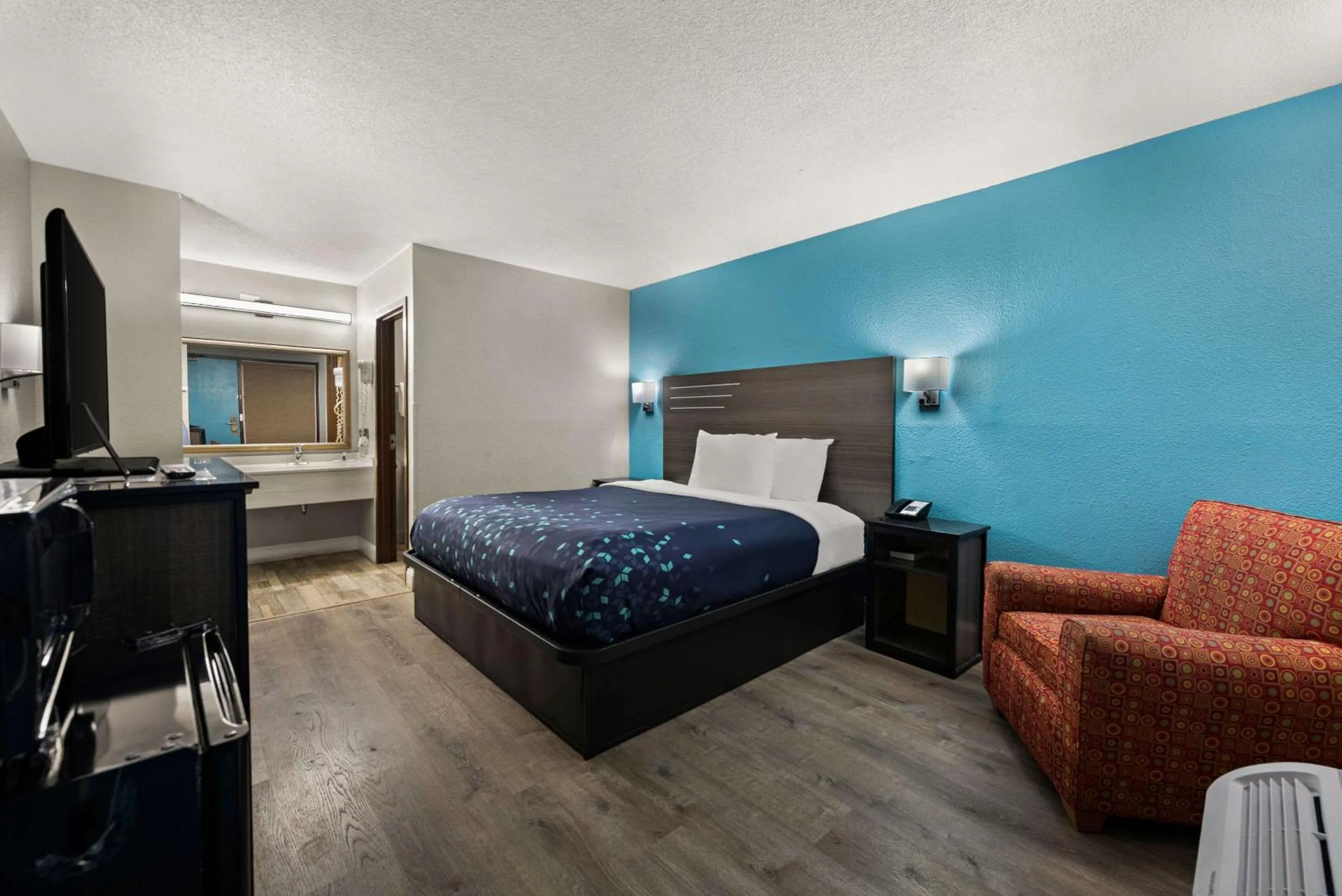 Bedroom, Bed in Rodeway Inn Richmond