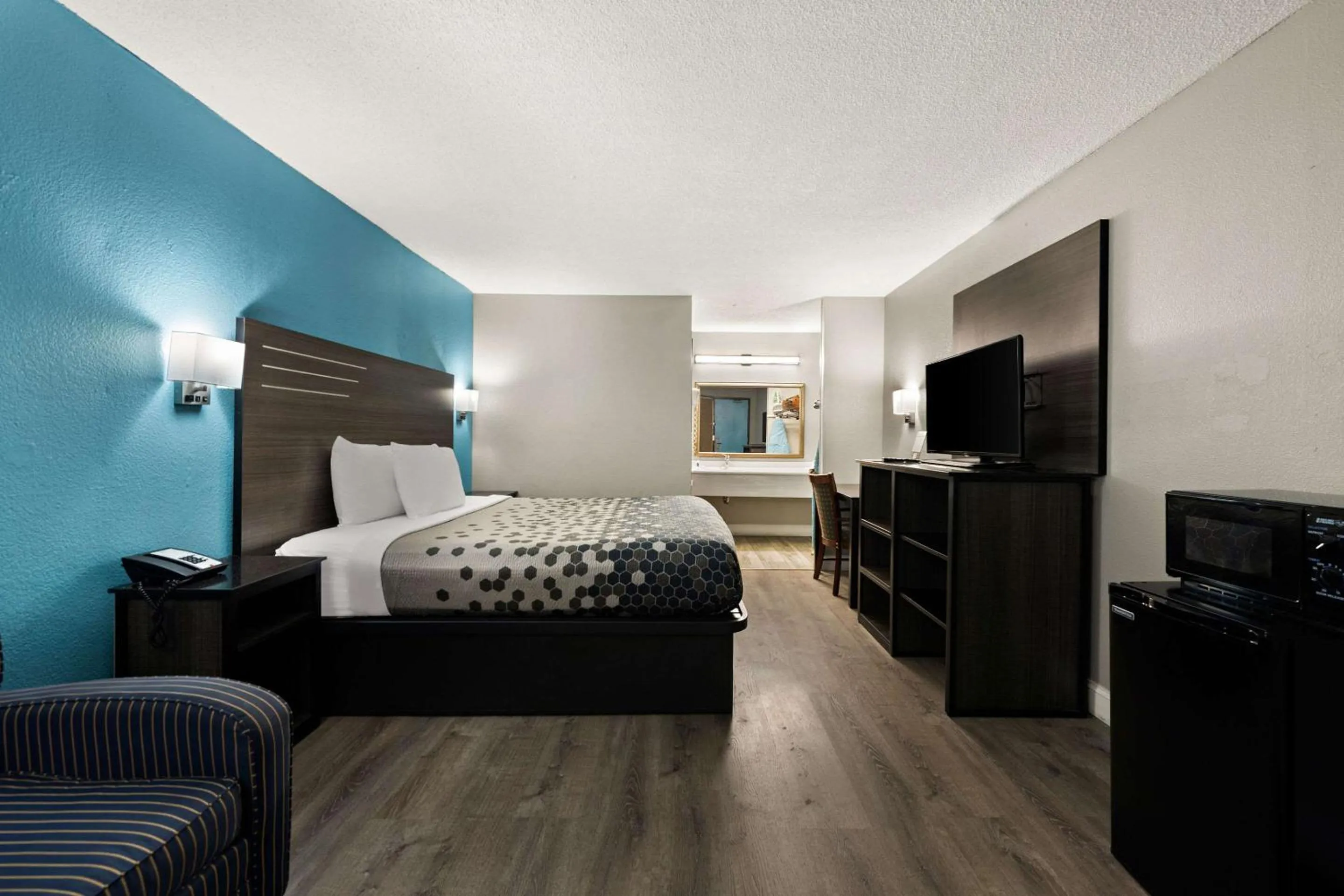 Bedroom, Bed in Rodeway Inn Richmond