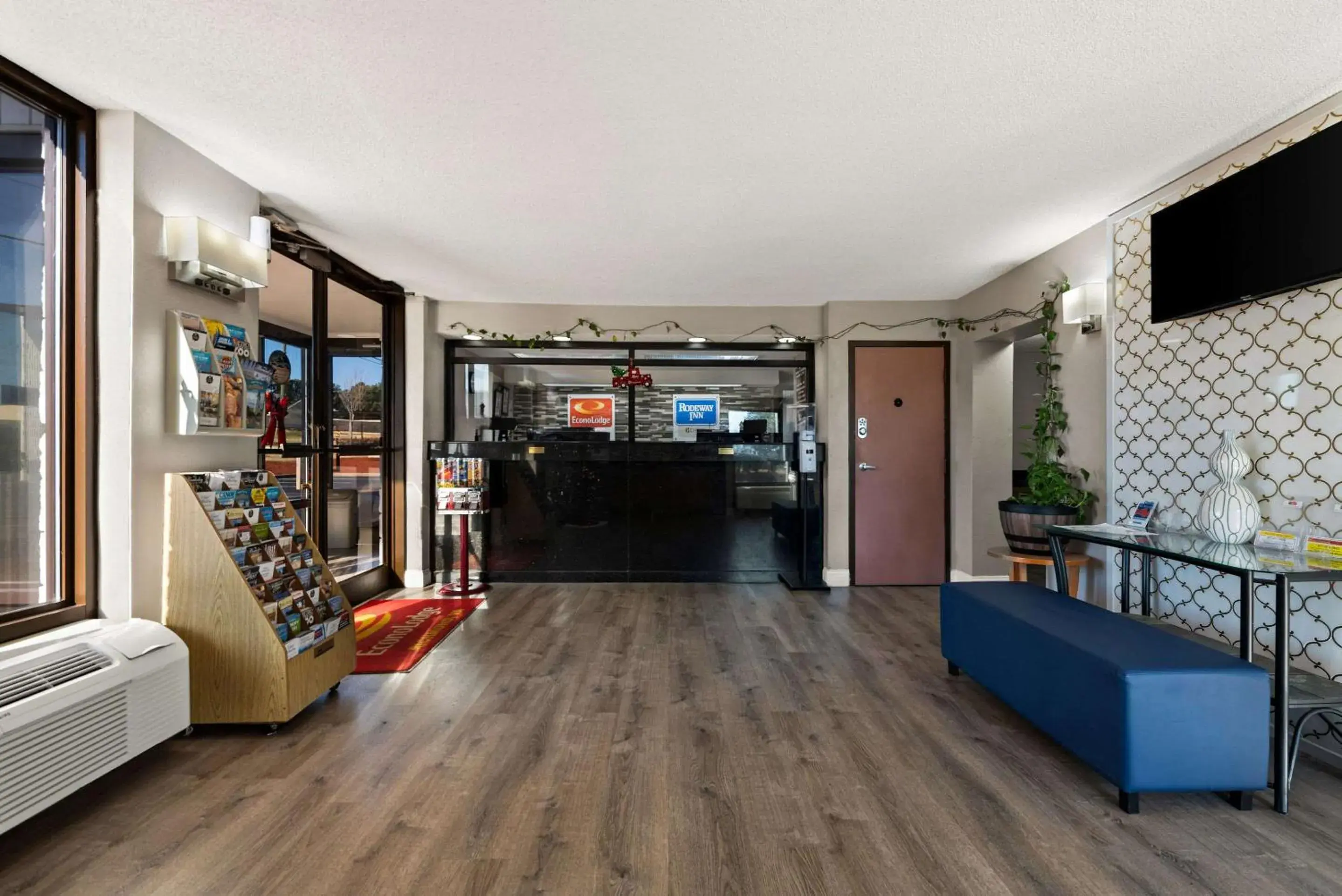 Lobby or reception in Rodeway Inn Richmond Lobby or reception in Rodeway Inn Richmond