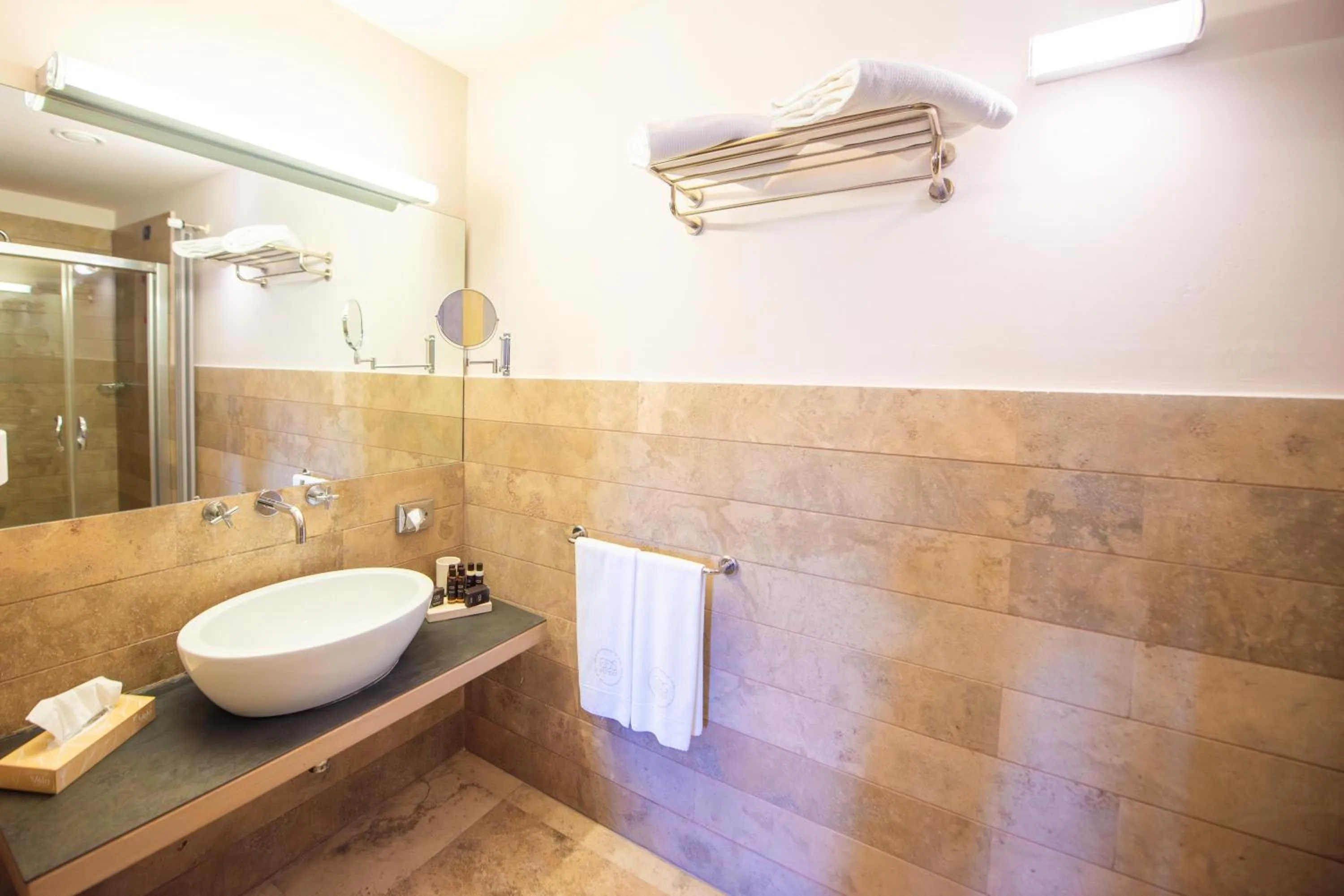 Bathroom in Basiliani - CDSHotels