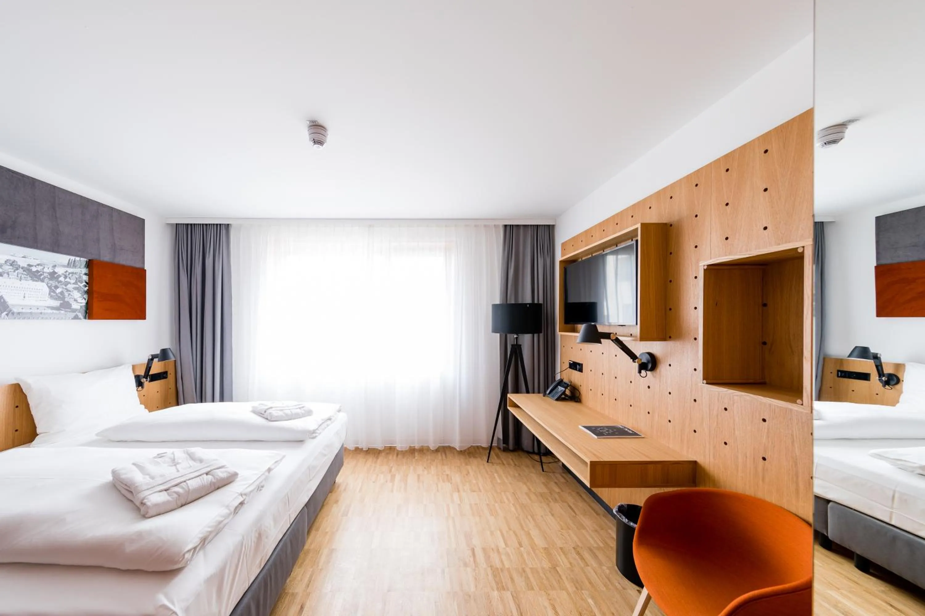 Photo of the whole room, Bed in mk | hotel rüsselsheim