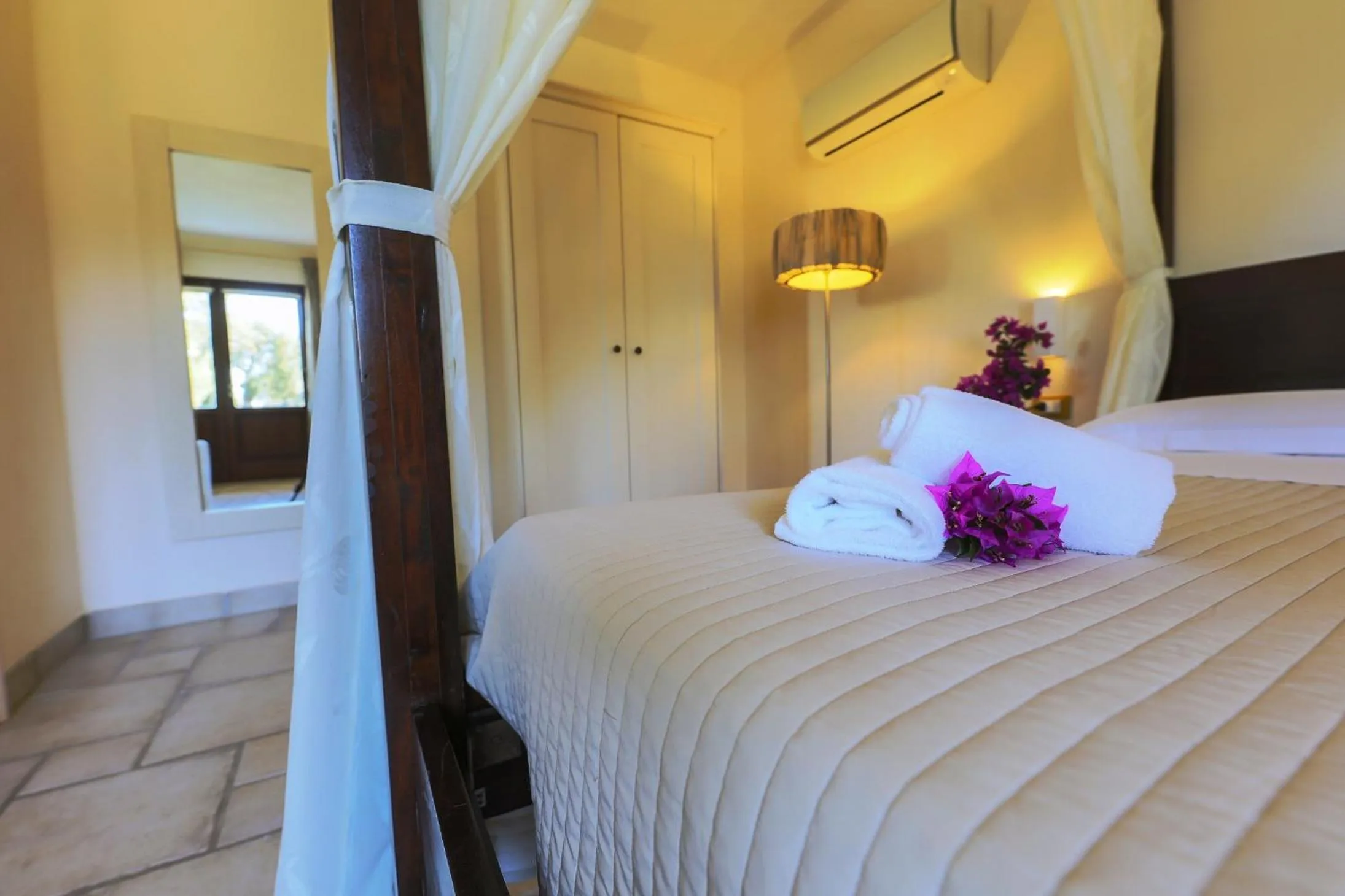 hair dresser, Bed in Corte Di Ferro Hotel & Wellness Resort