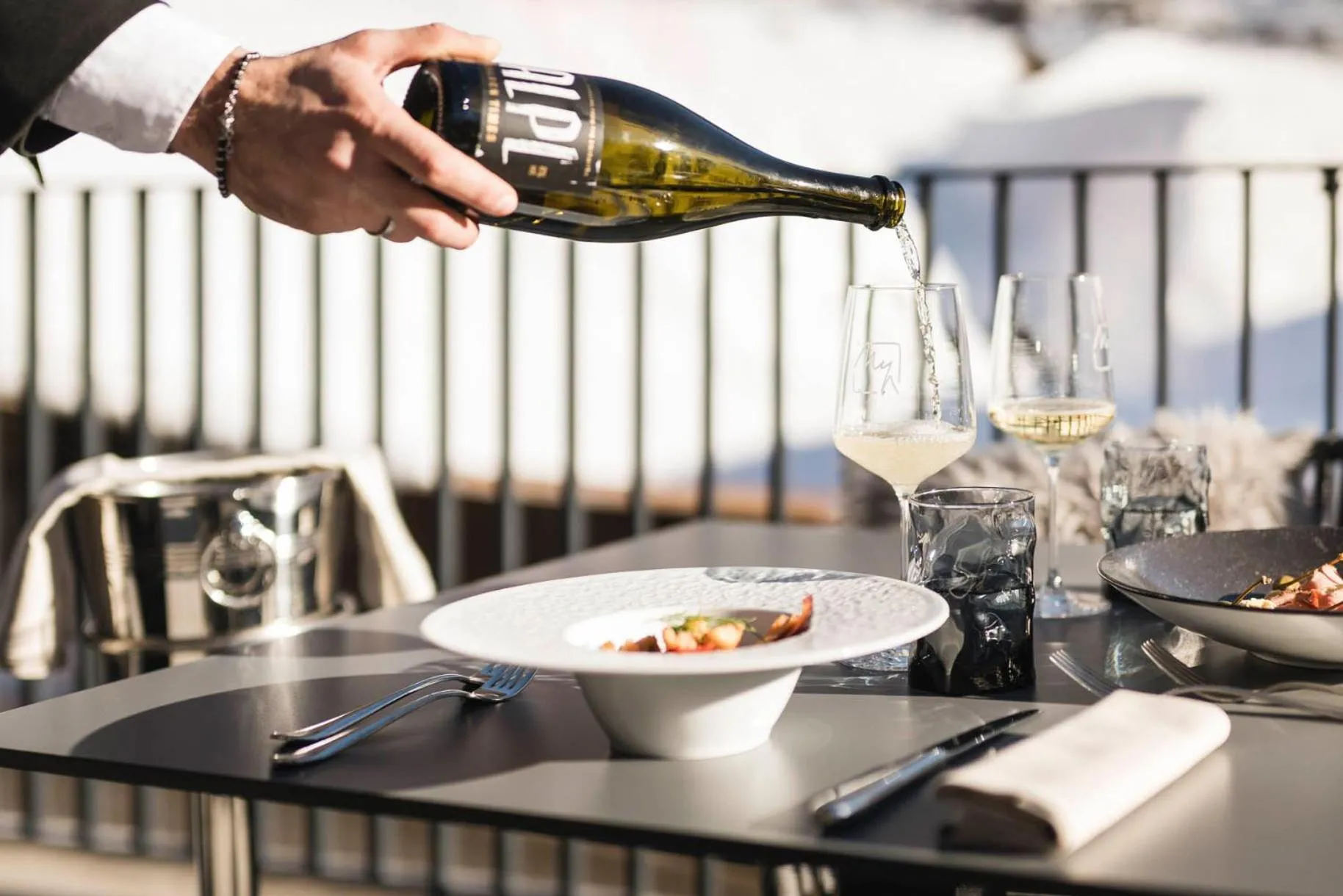 Restaurant/places to eat in MyPARADIES