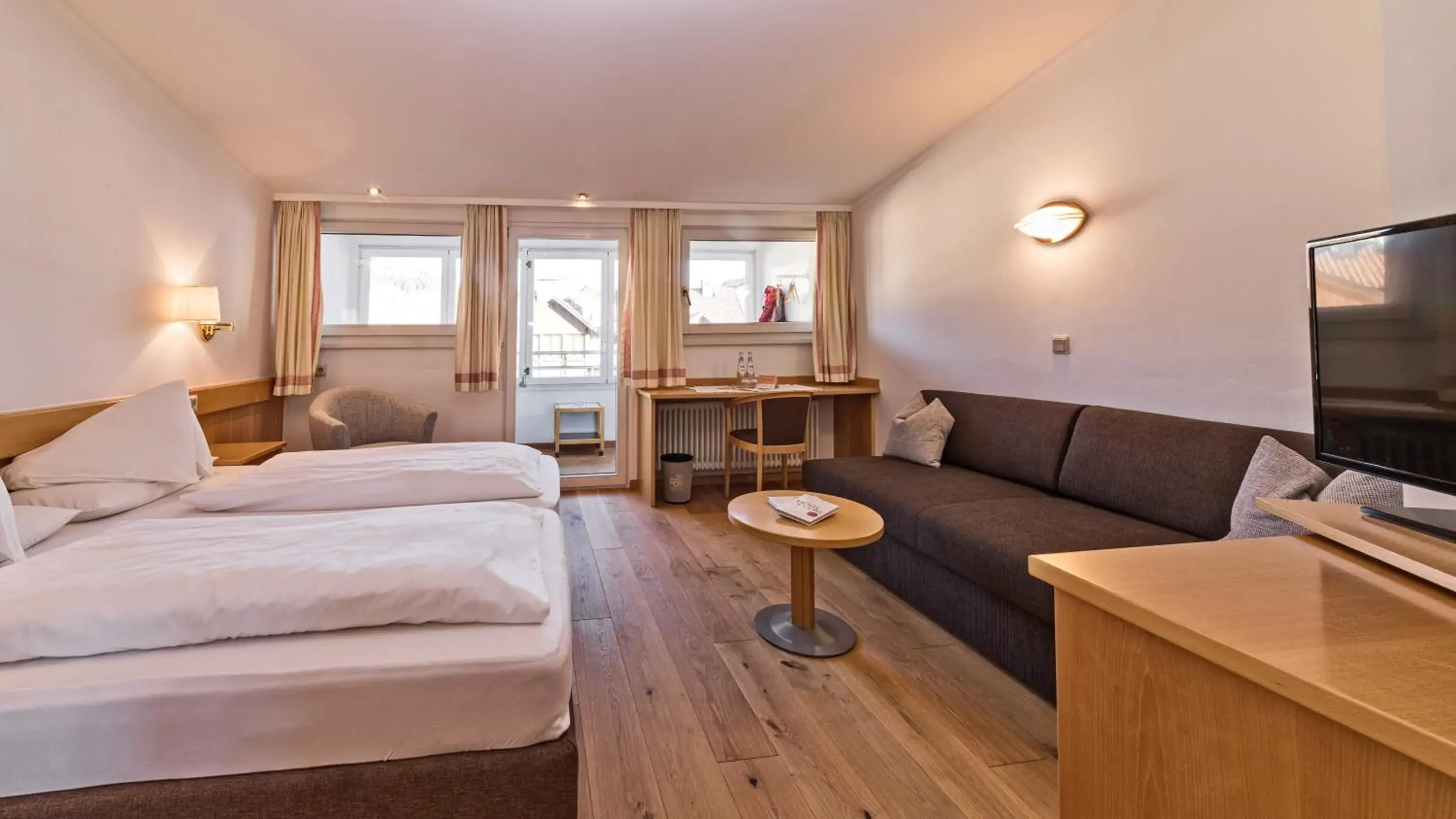 Superior Double Room - single occupancy in Hotel Post - OlangCard included Superior Double Room - single occupancy in Hotel Post - OlangCard included