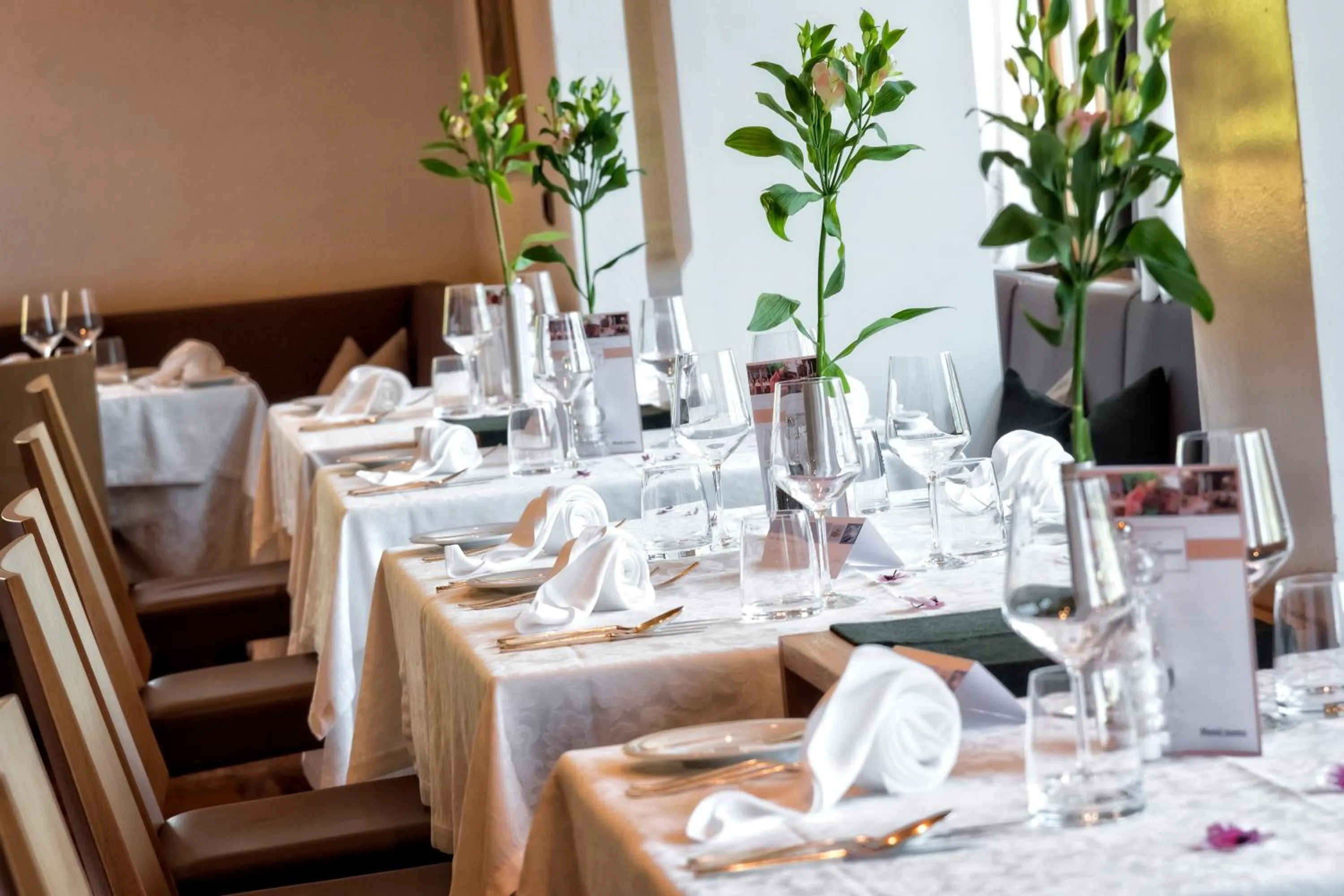 Restaurant/places to eat in Hotel Post - OlangCard included