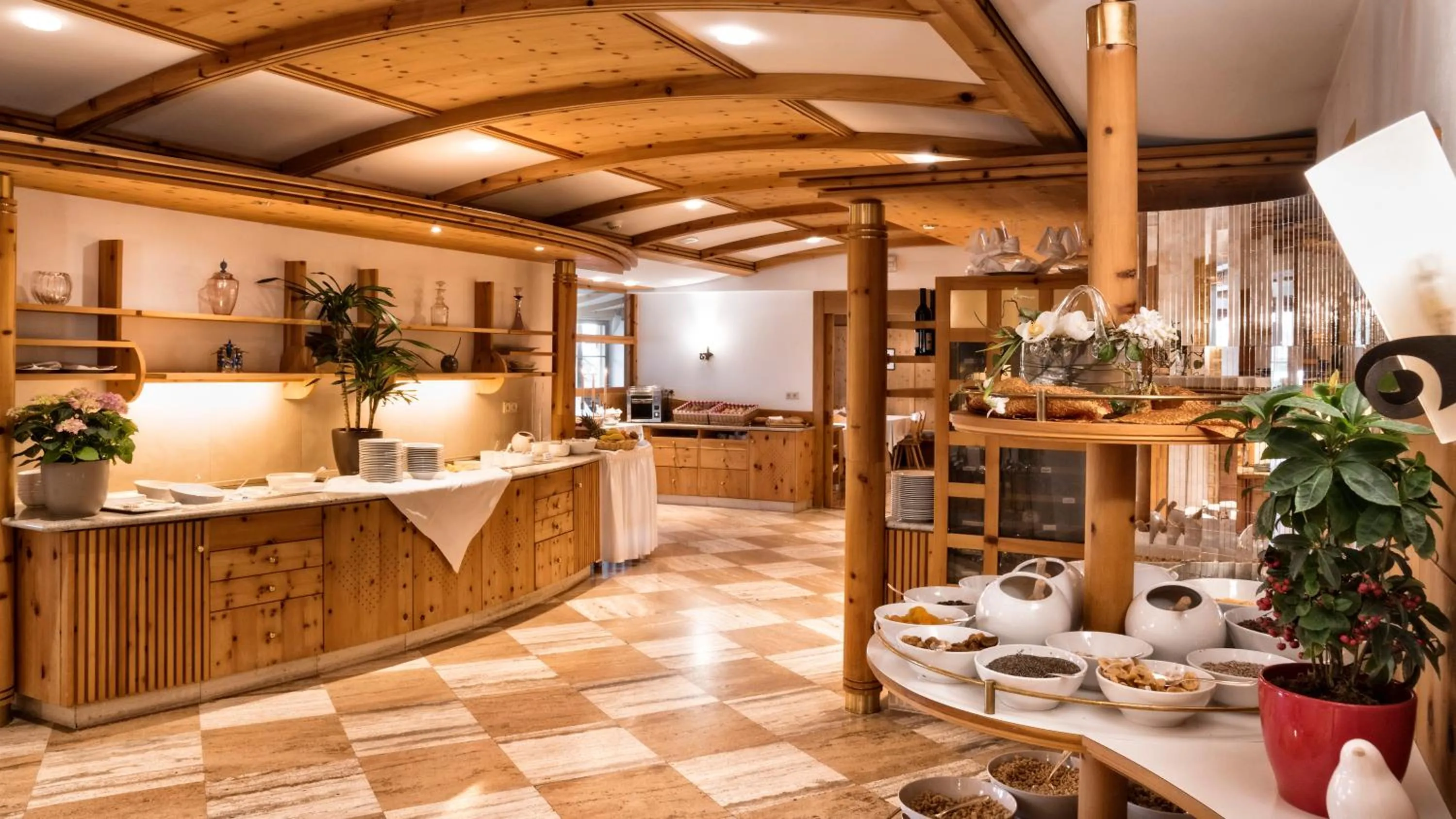 Breakfast in Hotel Post - OlangCard included