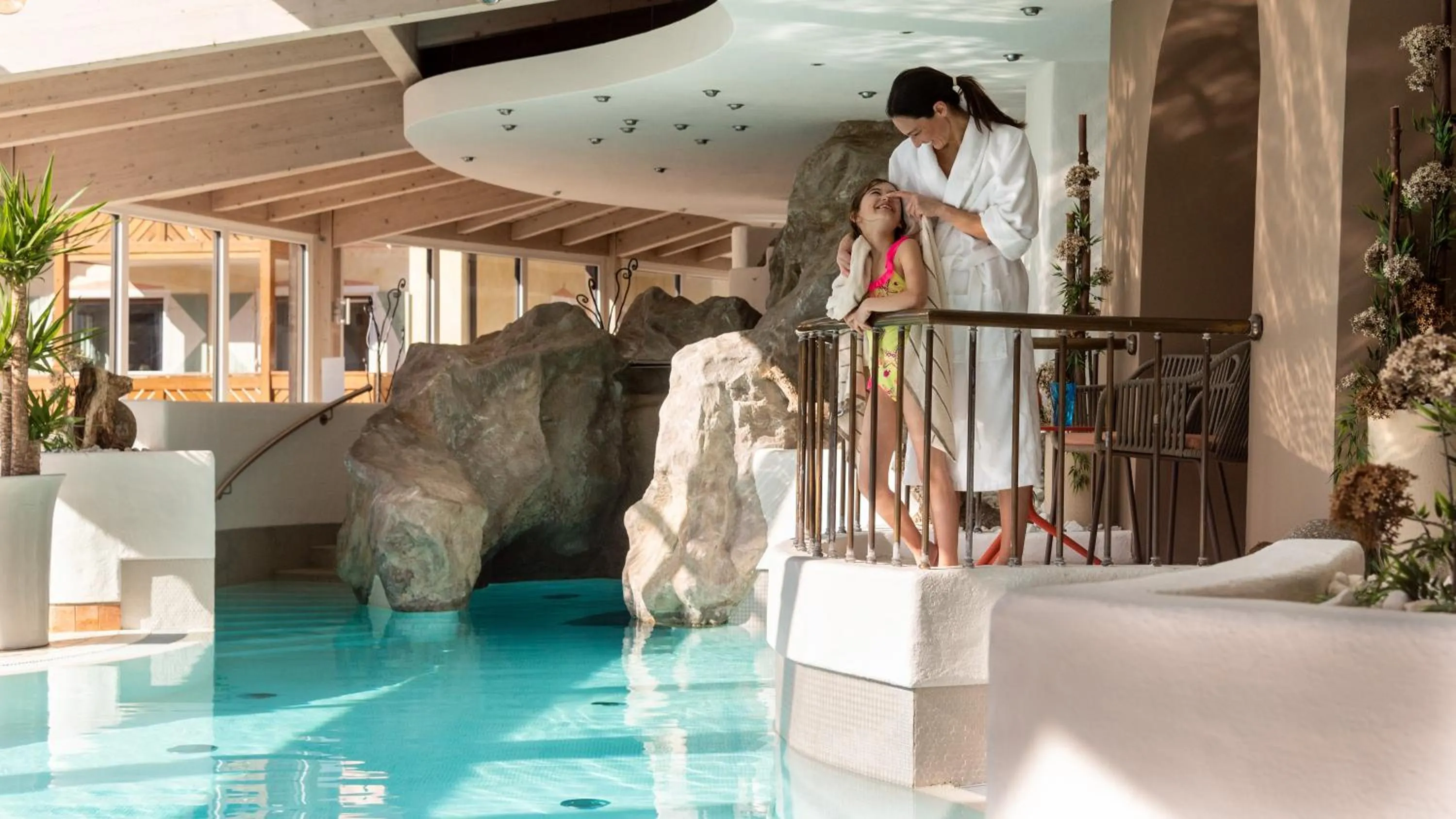 Pool view in Hotel Post - OlangCard included