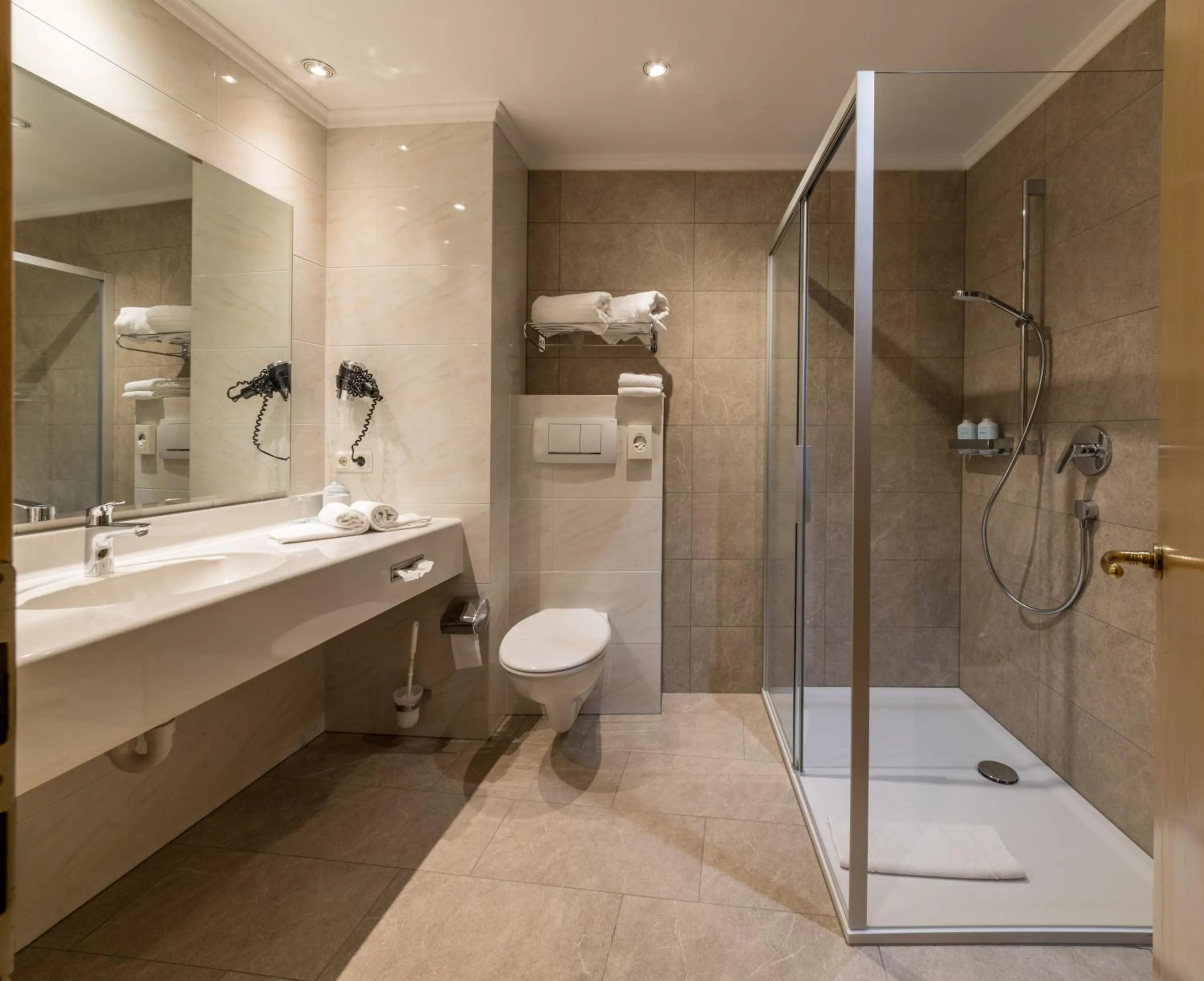 Hotel Post - OlangCard included