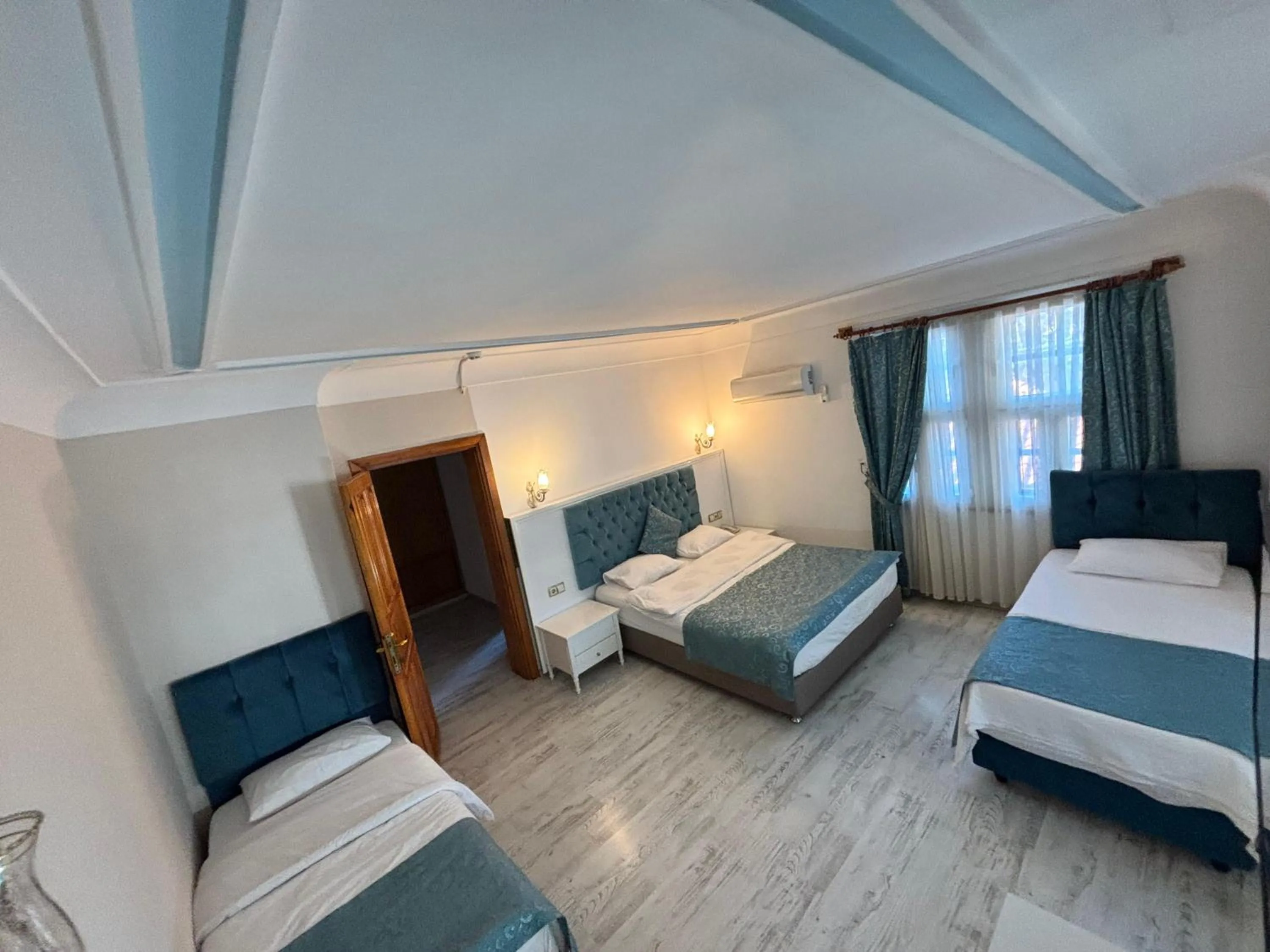 Photo of the whole room, Bed in Urcu Hotel