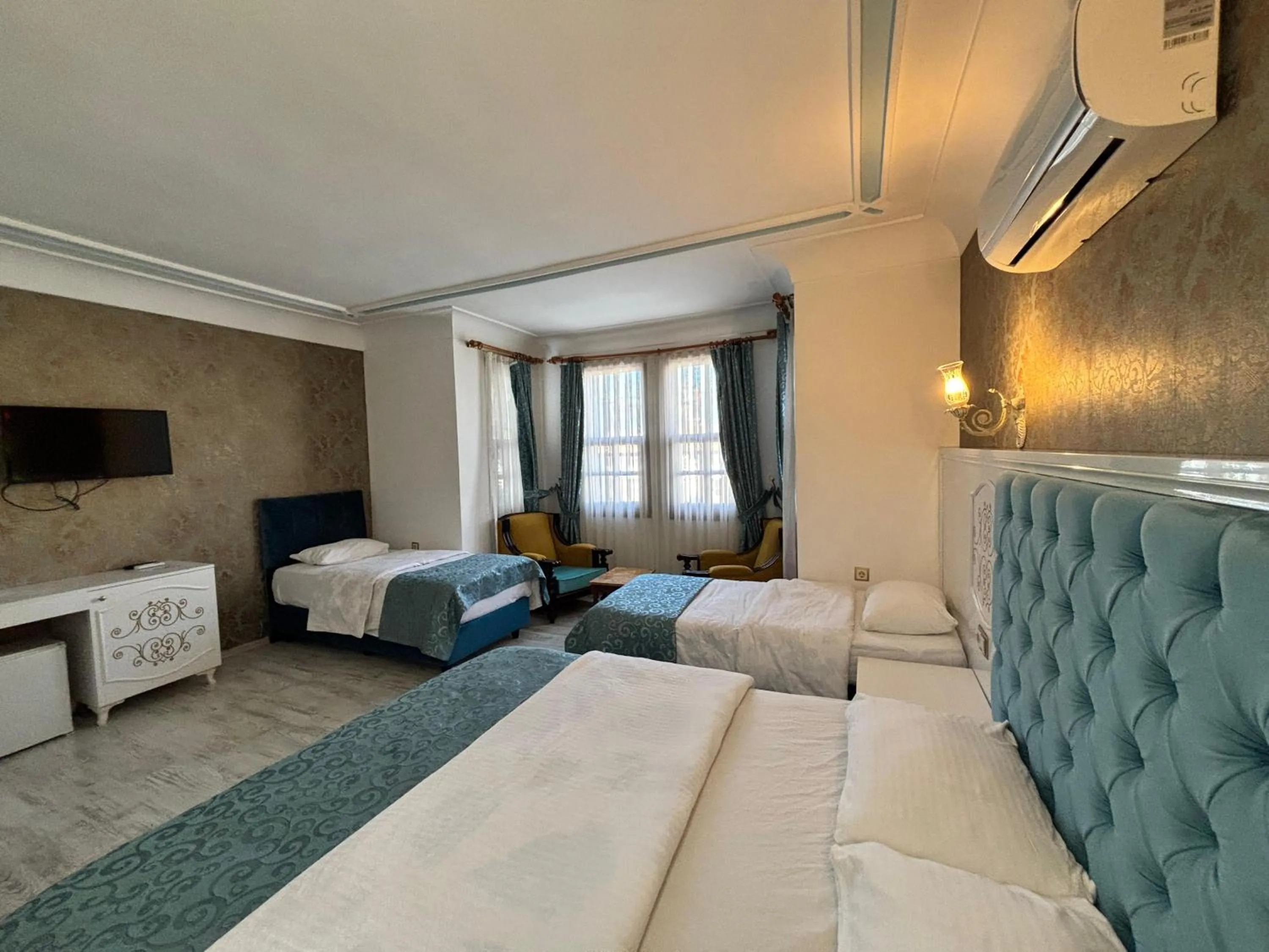 Photo of the whole room, Bed in Urcu Hotel