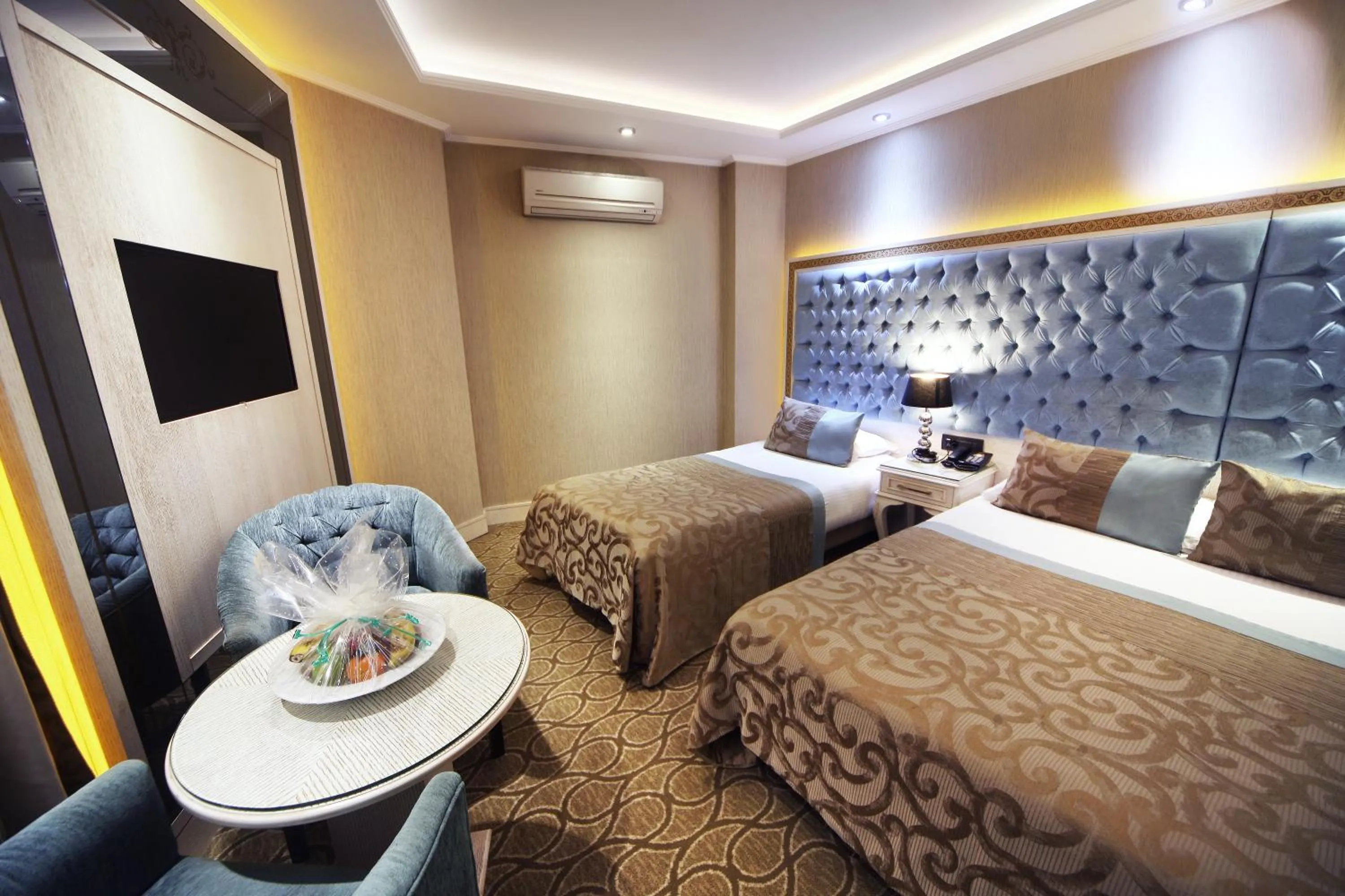 Photo of the whole room, Bed in The Parma Hotel Downtown