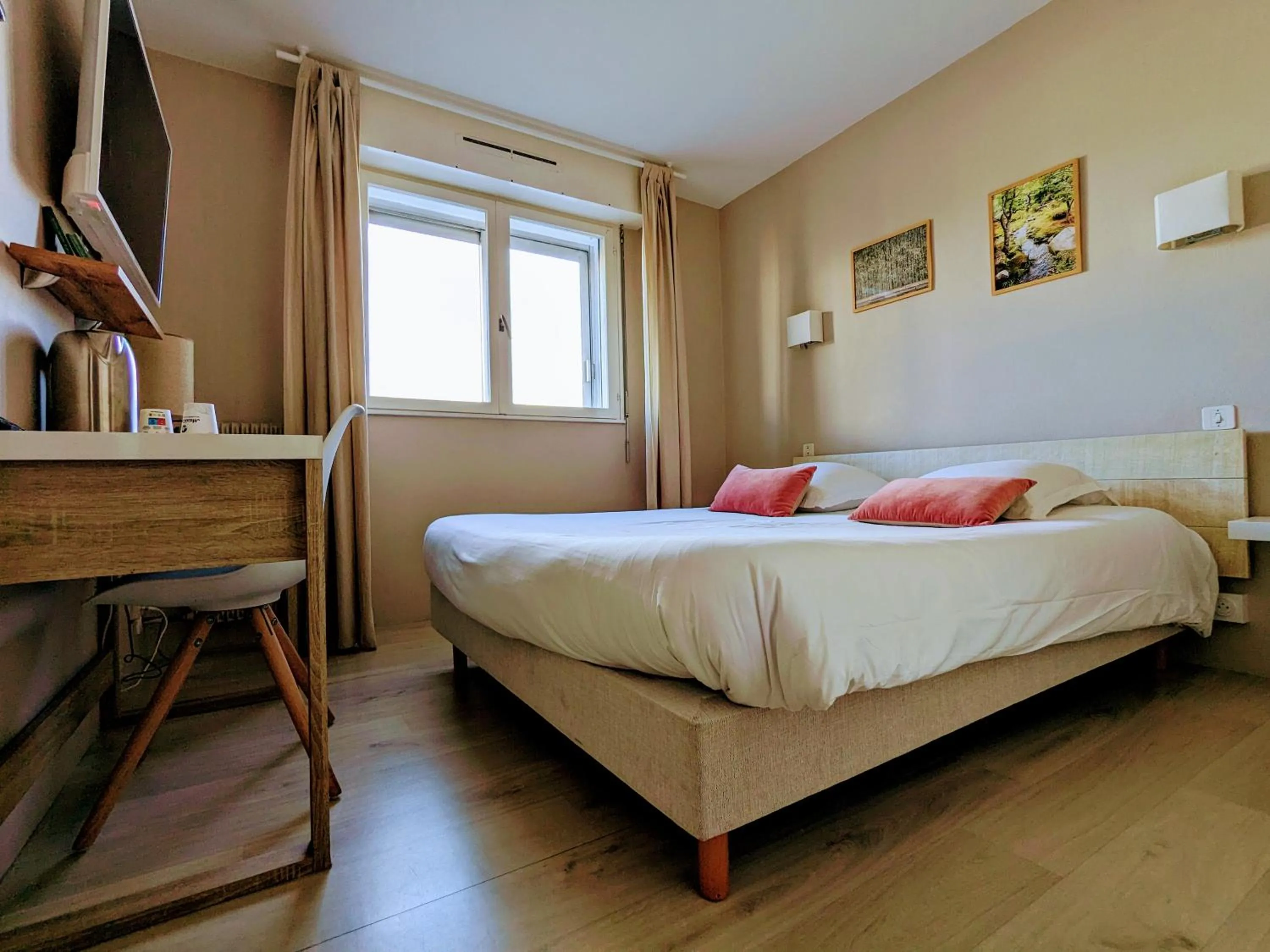 Bedroom, Bed in Fuzei Hôtel Lorient-Lanester