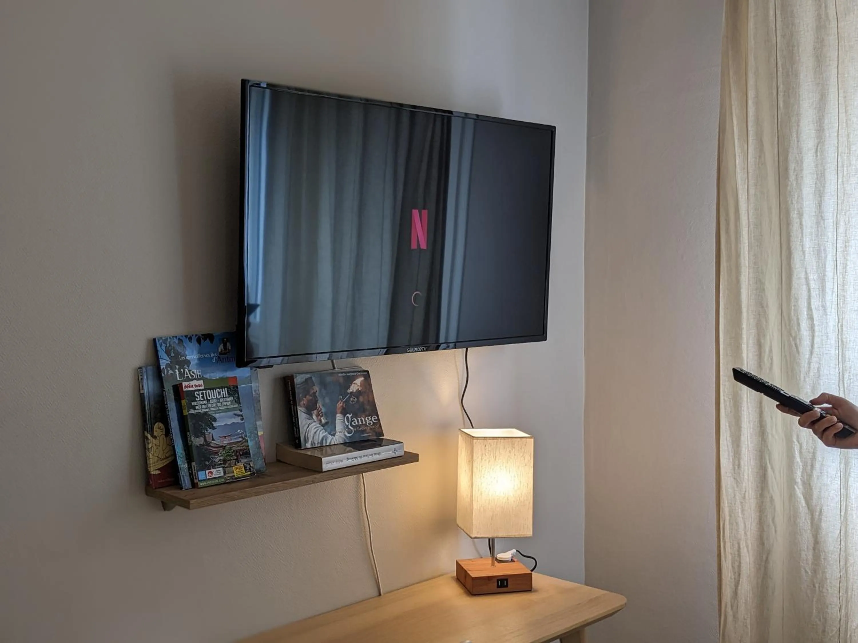 TV and multimedia in Fuzei Hôtel Lorient-Lanester