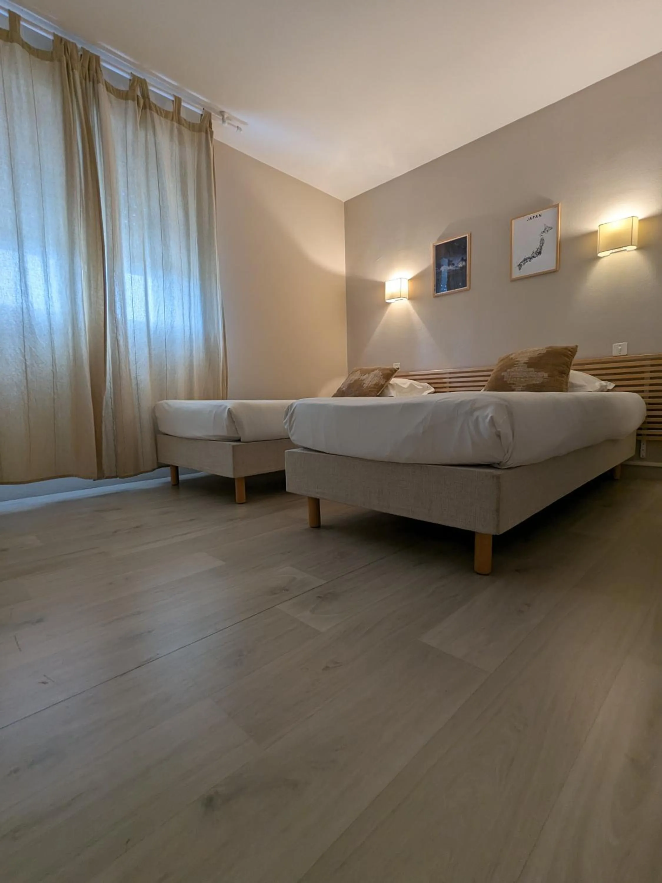 Bedroom, Bed in Fuzei Hôtel Lorient-Lanester