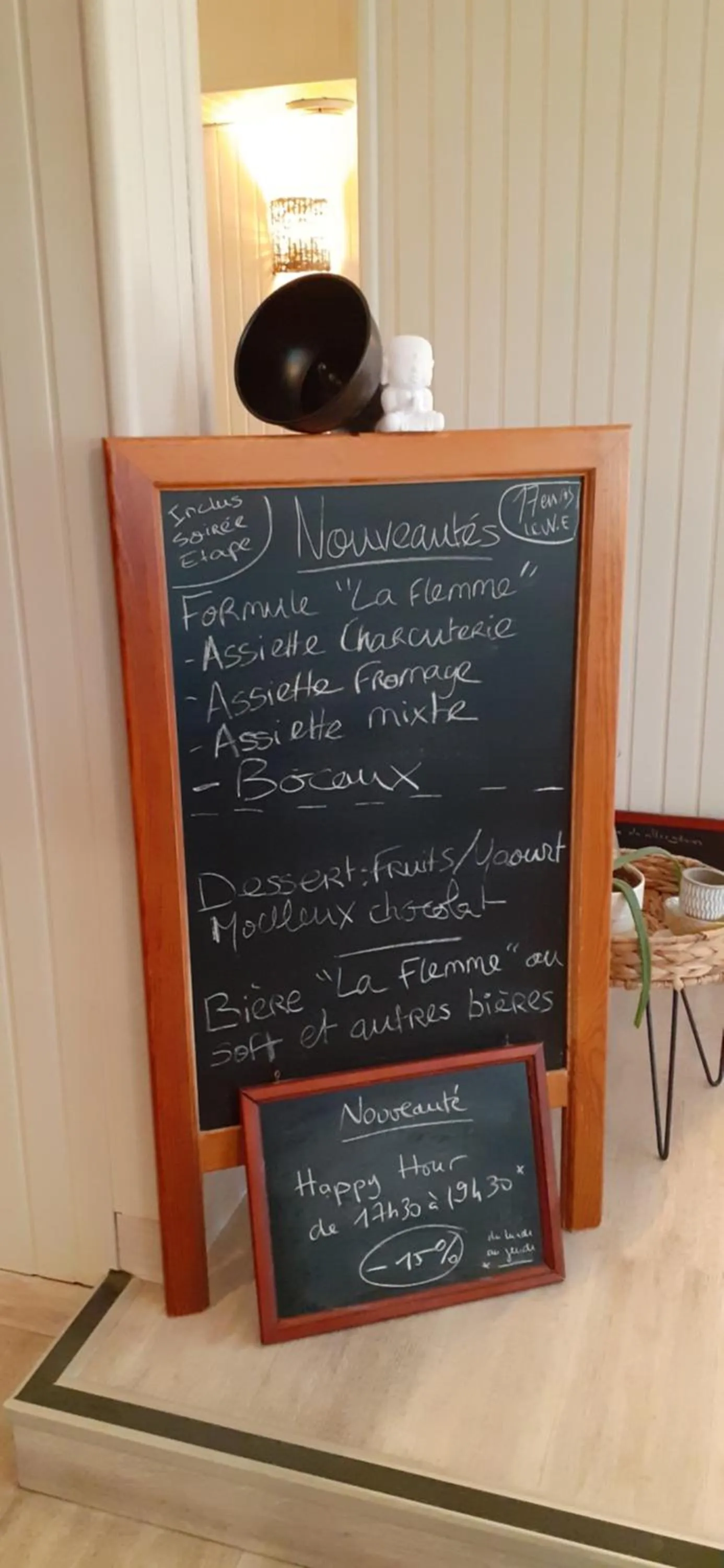Dining area in Fuzei Hôtel Lorient-Lanester