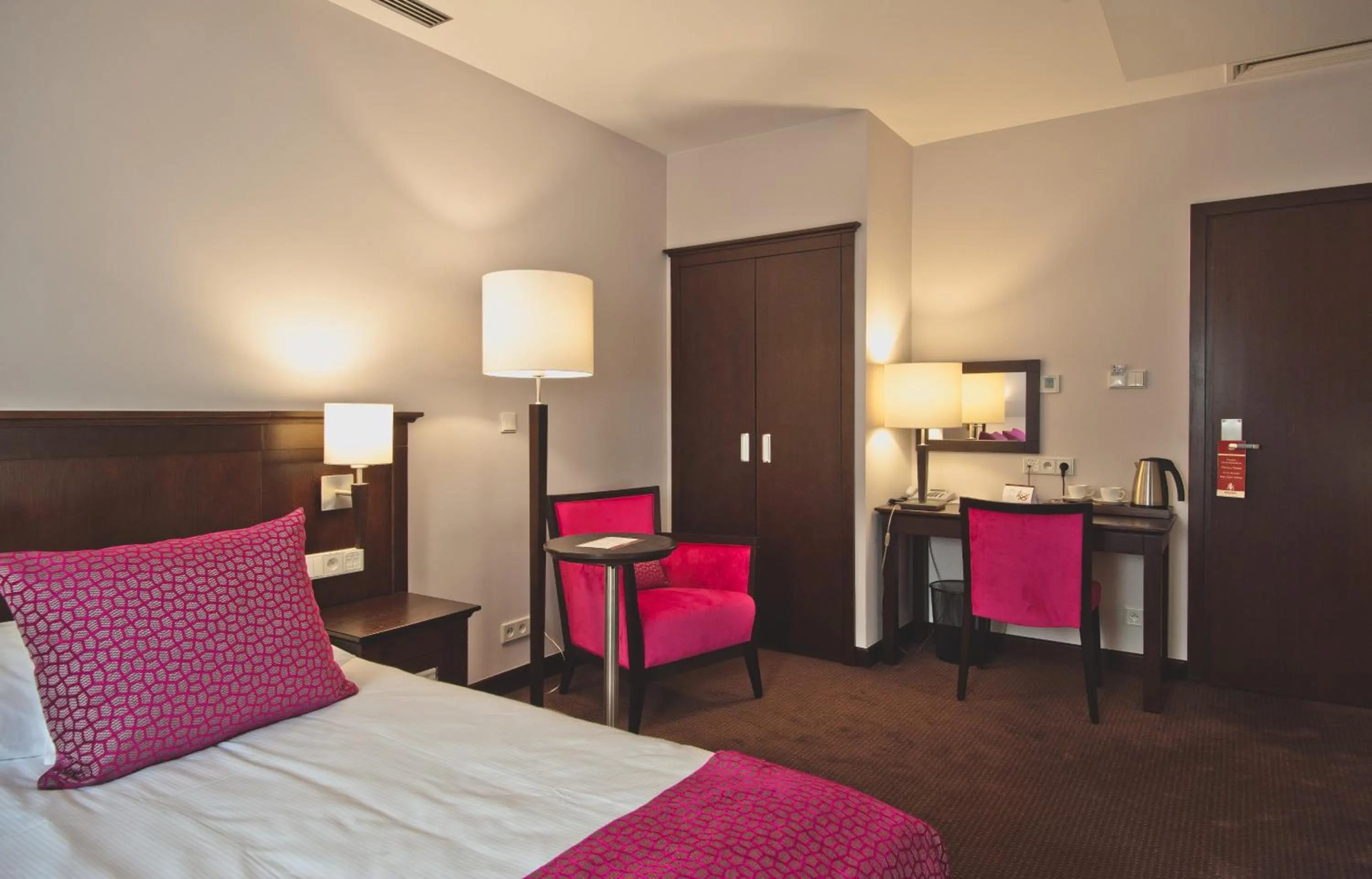 Photo of the whole room, Bed in Wieniawa