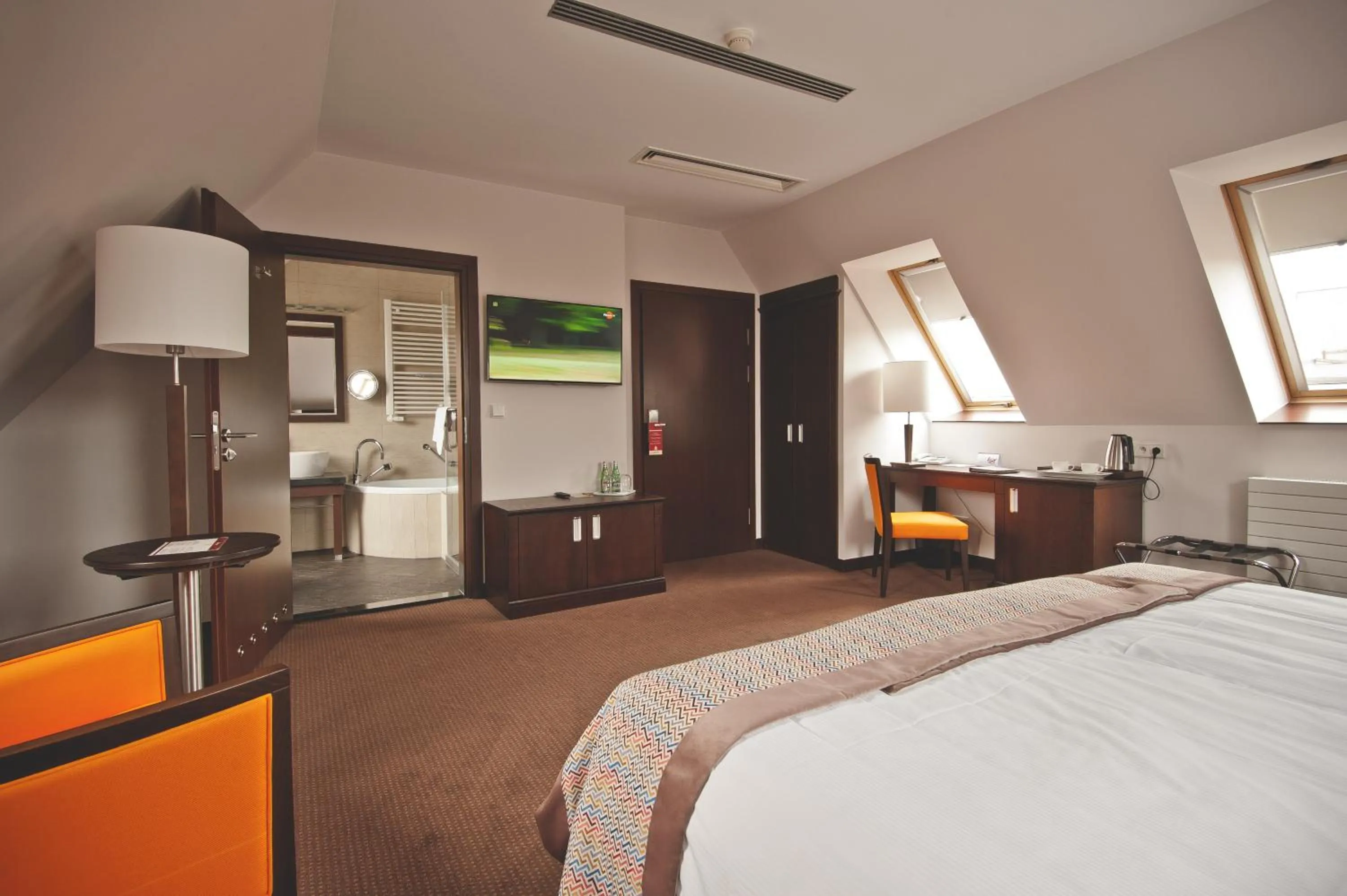 Photo of the whole room, Bed in Wieniawa