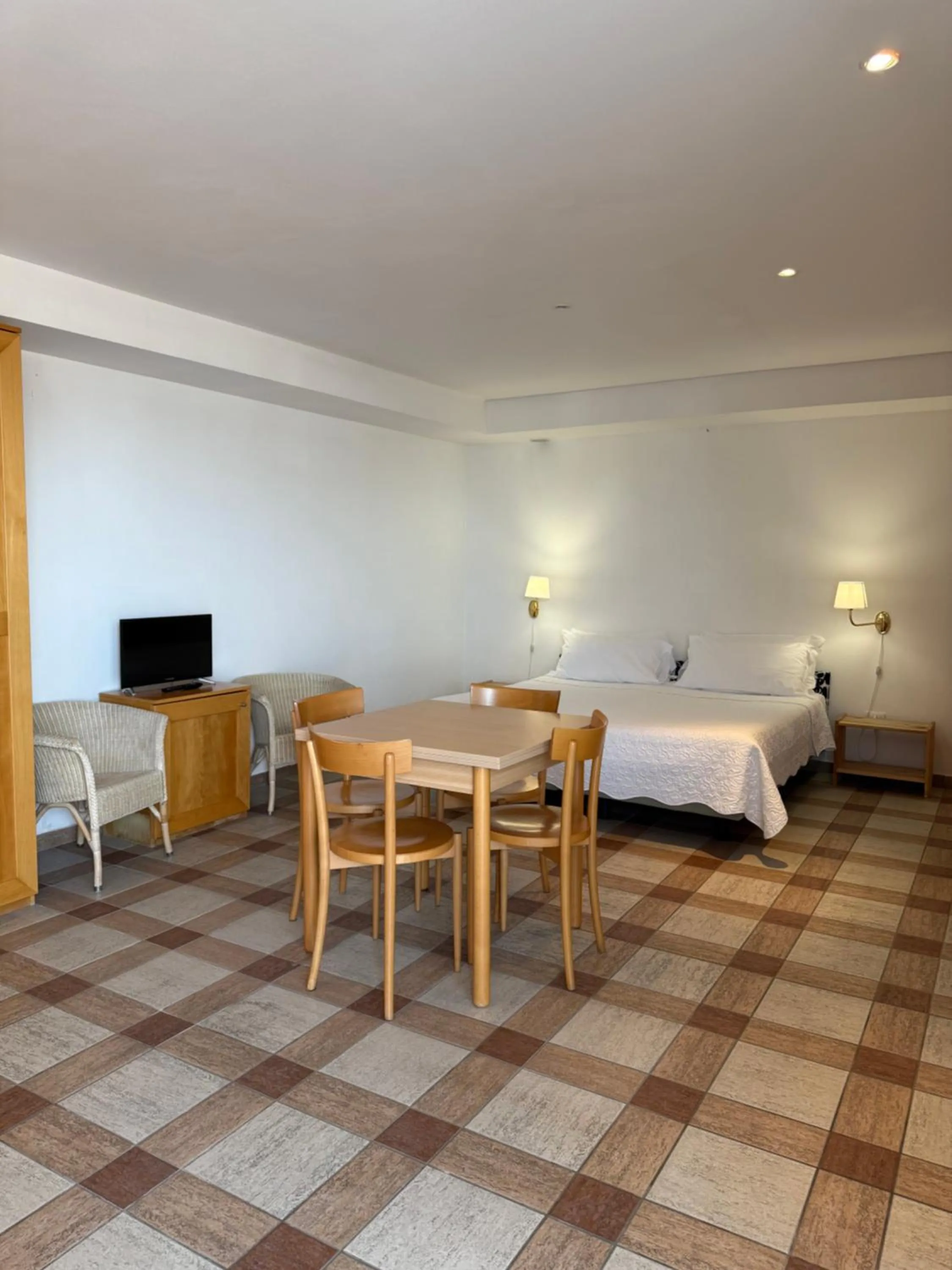 Lunch, Bed in Nauthotel