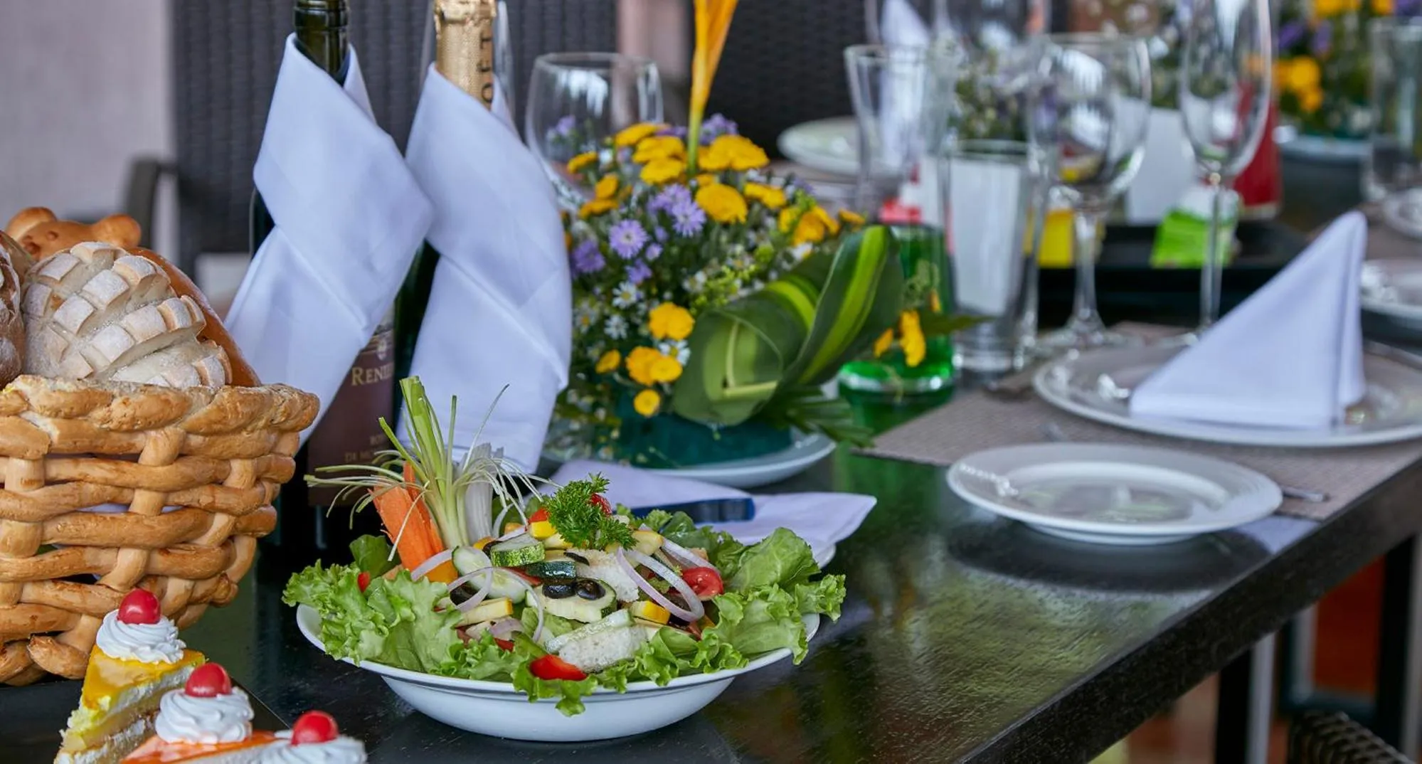 Food and drinks in Signature Club Resort