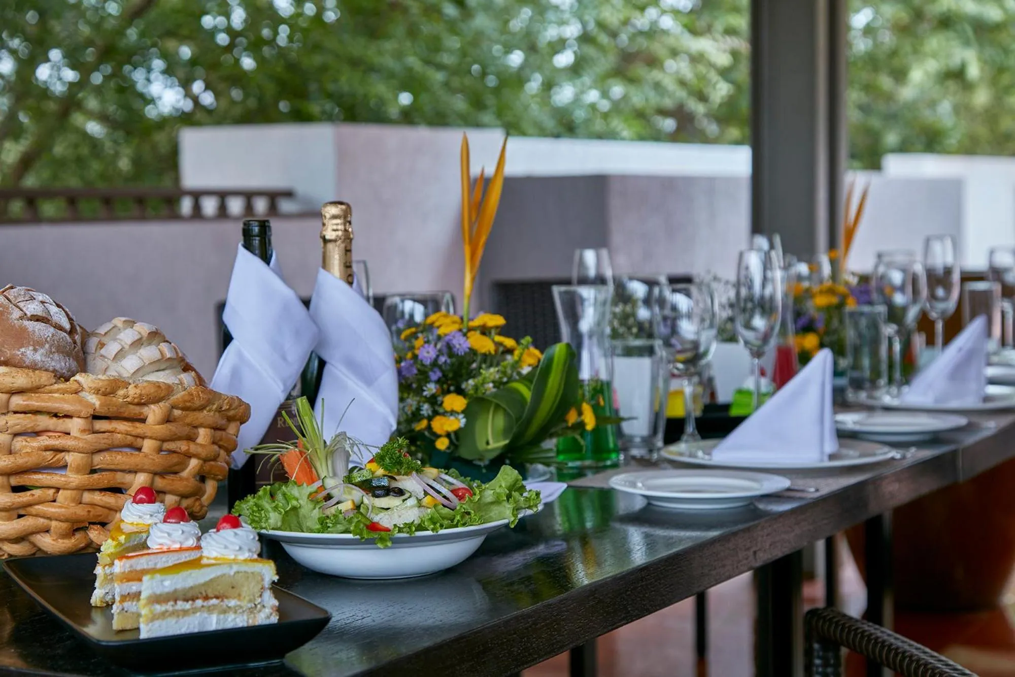 Restaurant/places to eat in Signature Club Resort